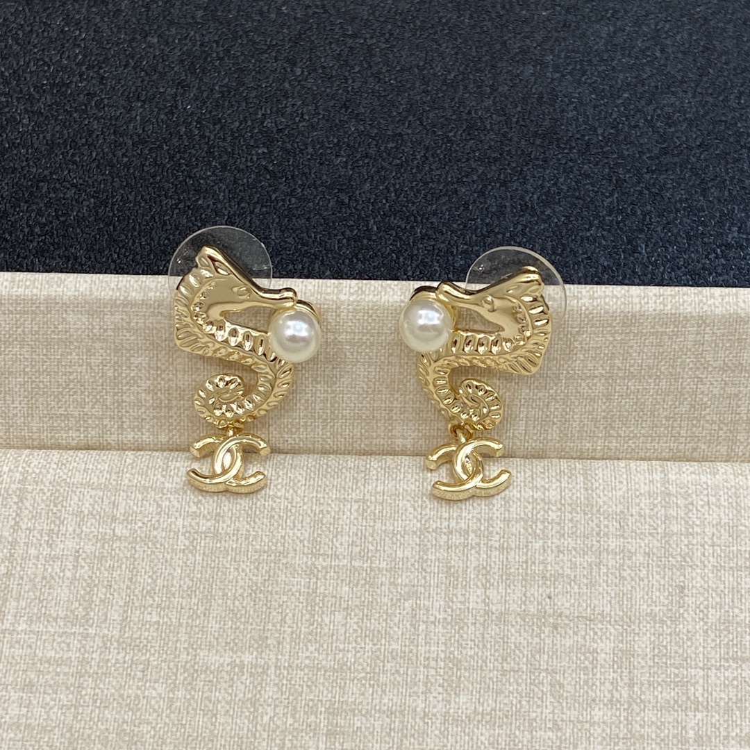 [TOP] CHANEL Seahorse  Earrings- Gold