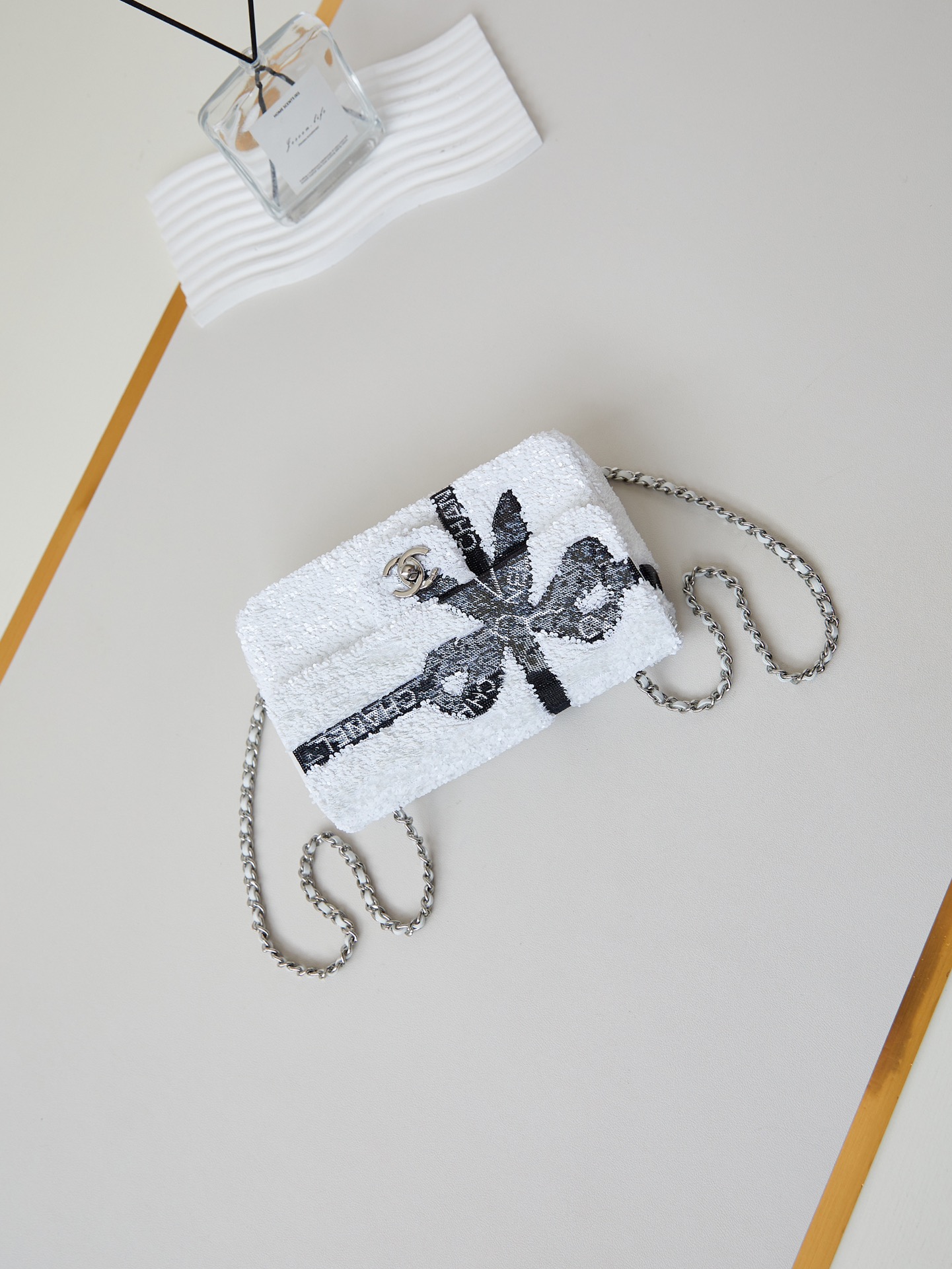 [TOP] CHANEL 24B Bow Black And White Sequins 14*21*7cm - White