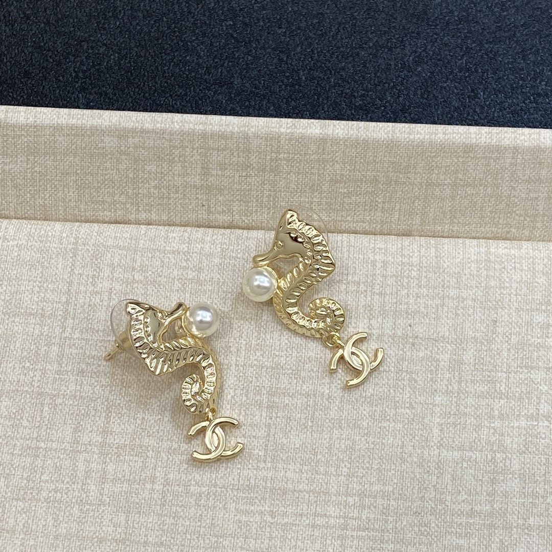 [TOP] CHANEL Seahorse  Earrings- Gold