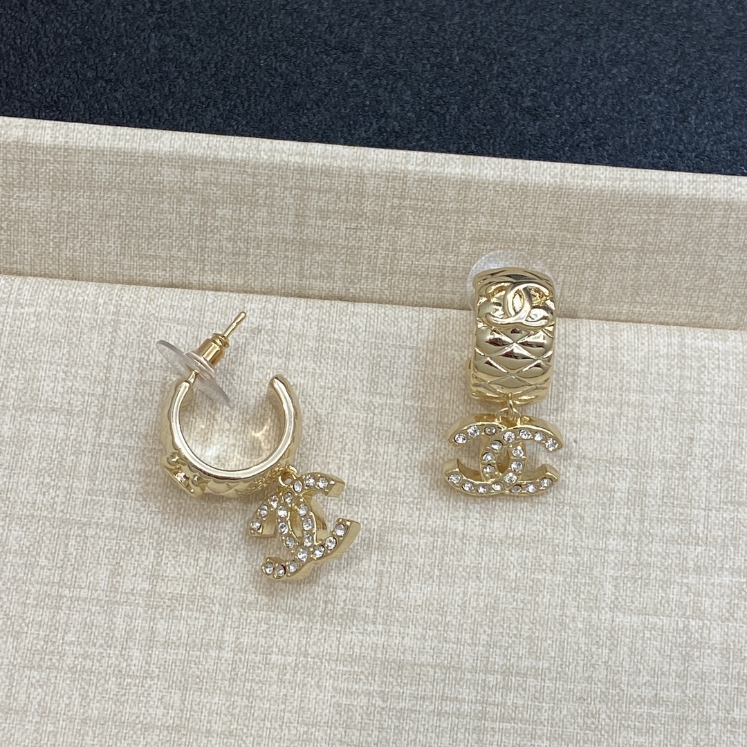 [TOP] CHANEL CC  Earrings- Gold
