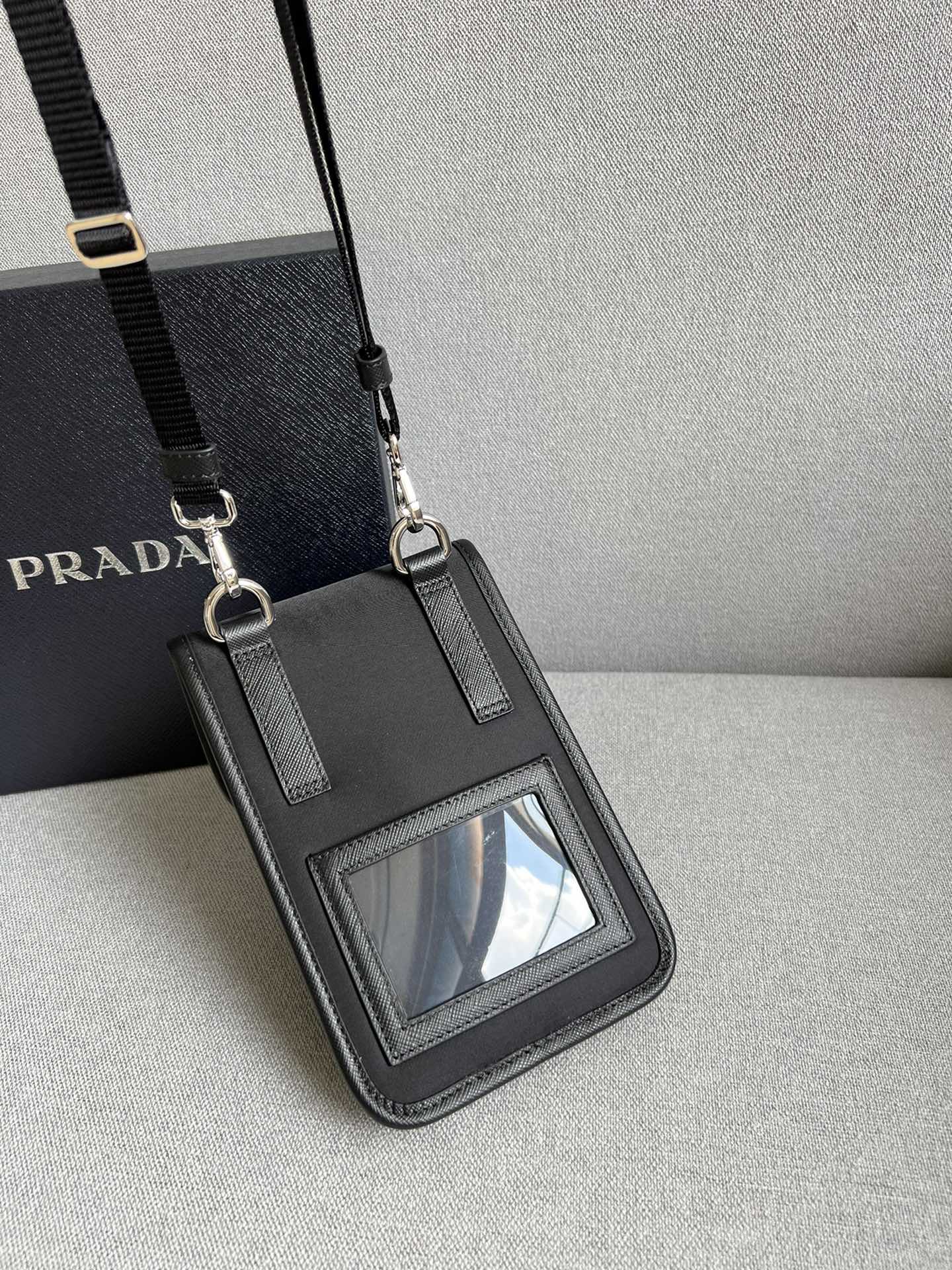 [TOP] PRADA Mobile Phone Bag Cowhide 12*18cm - Black