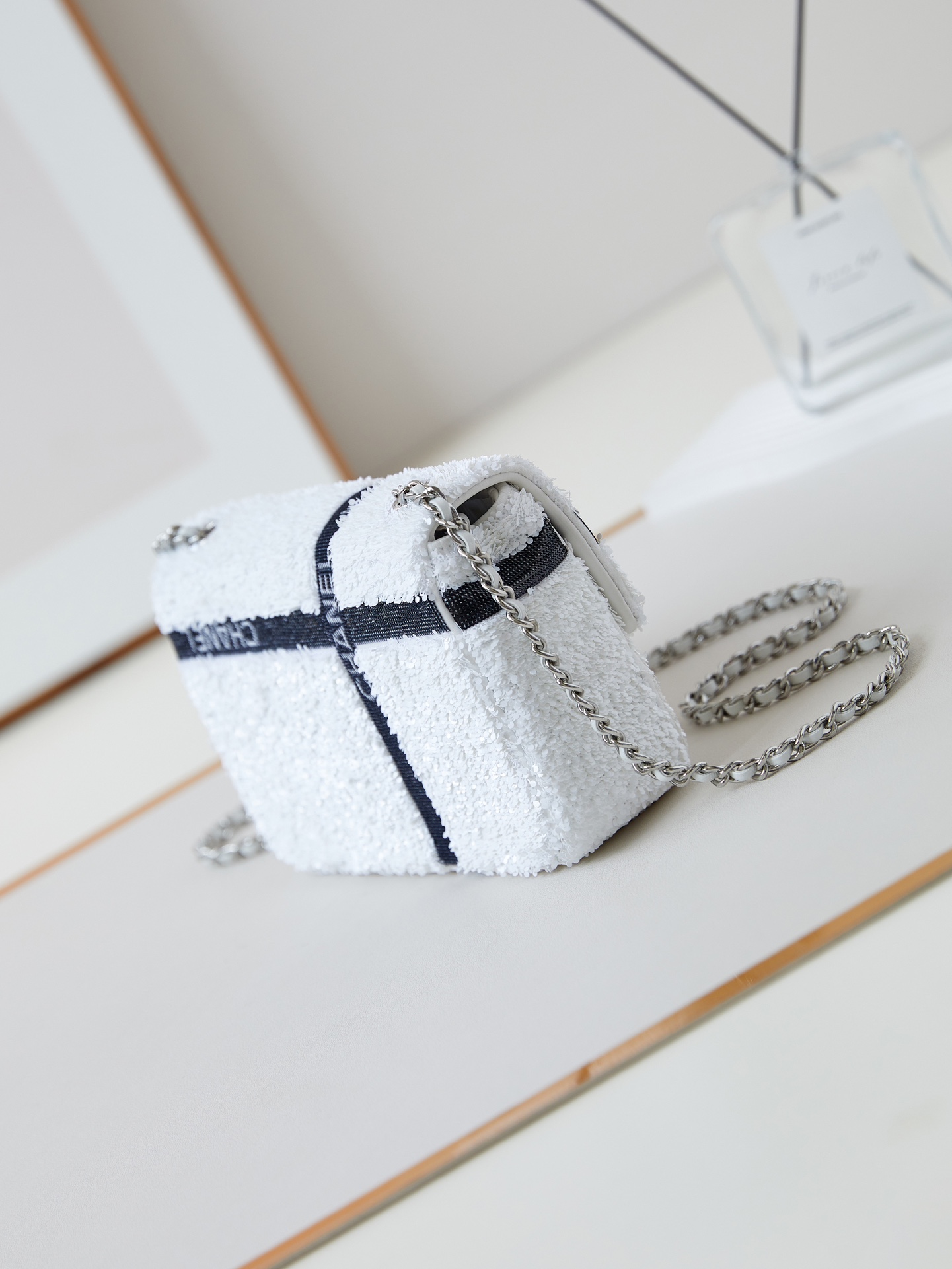 [TOP] CHANEL 24B Bow Black And White Sequins 14*21*7cm - White