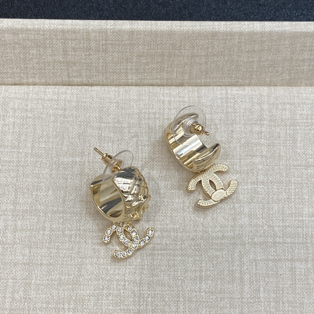 [TOP] CHANEL CC  Earrings- Gold