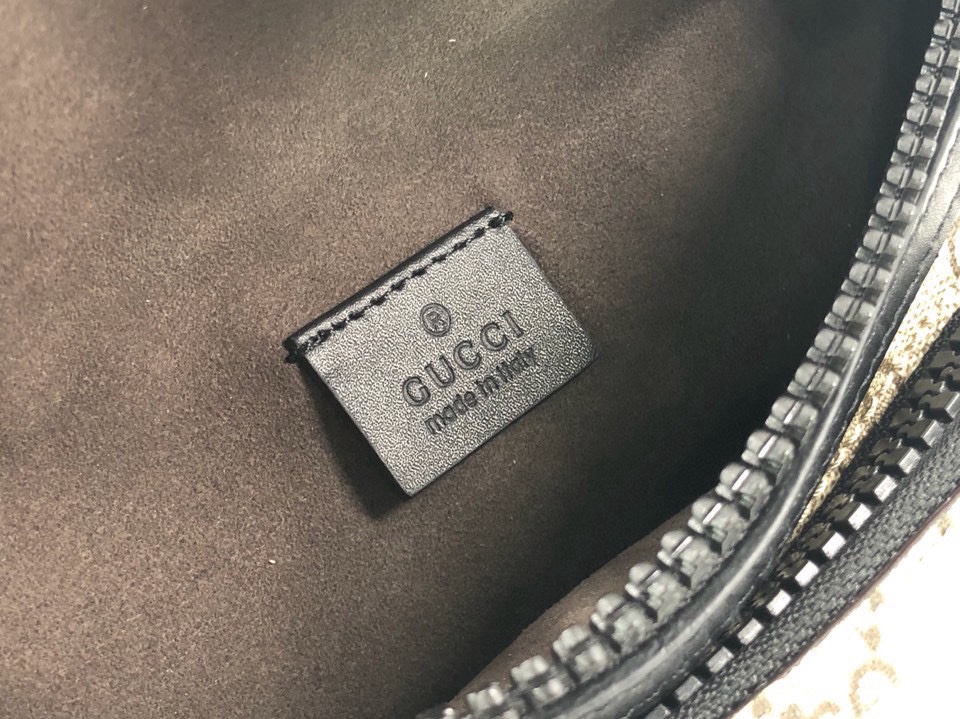[TOP] GUCCI Embossed Belt Bag 23x11.4x7.6cm - Black