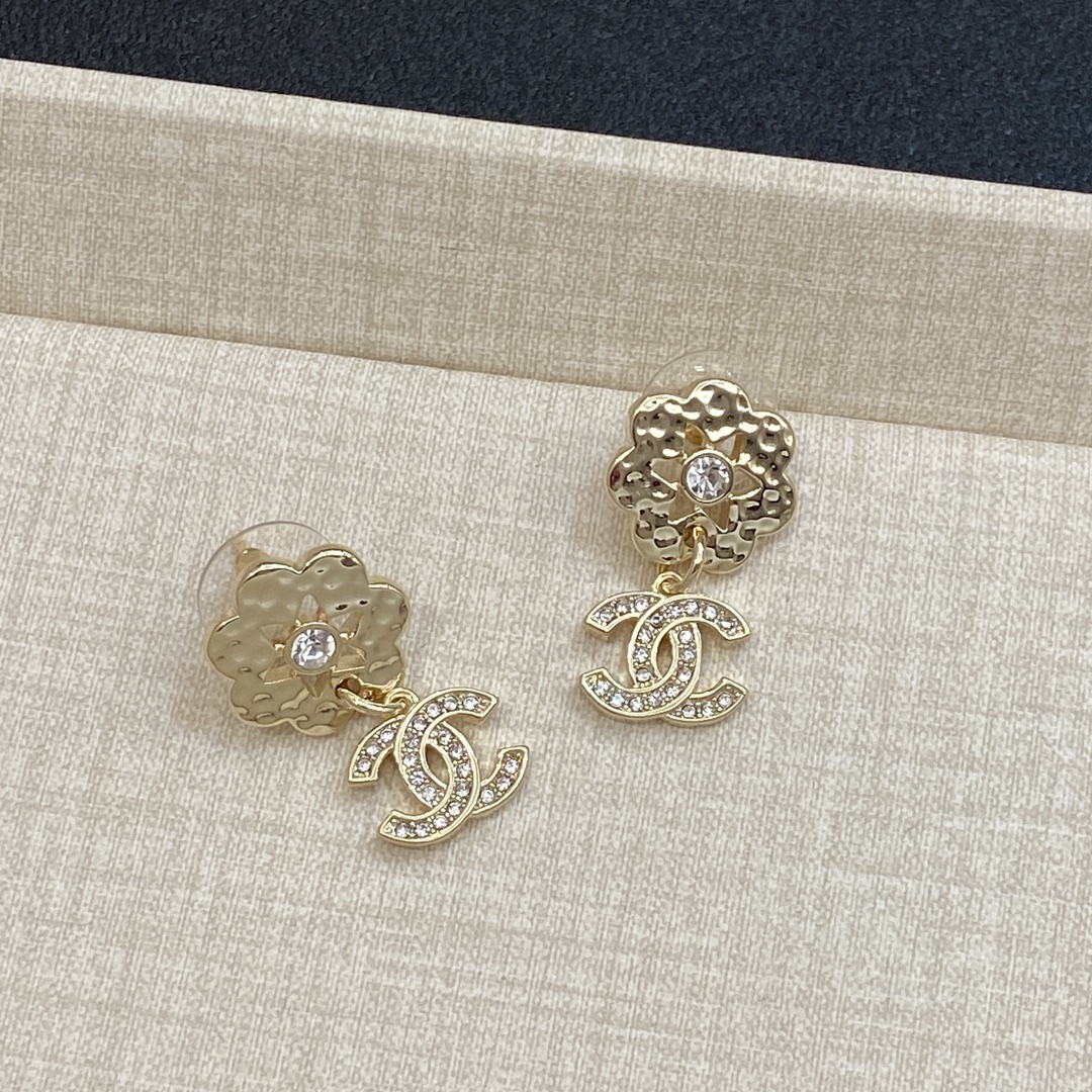 [TOP] CHANEL CC  Earrings- Gold