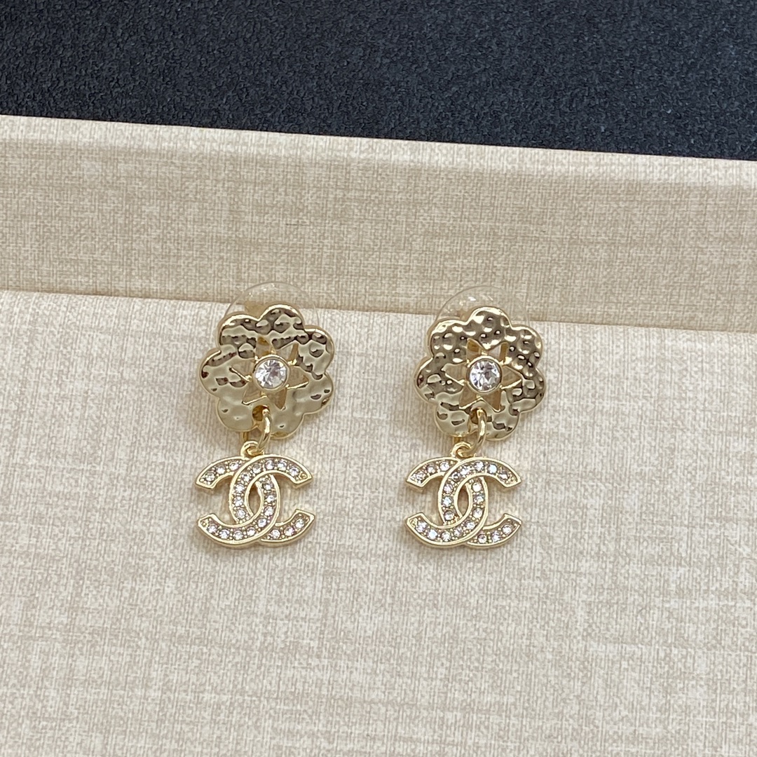 [TOP] CHANEL CC  Earrings- Gold