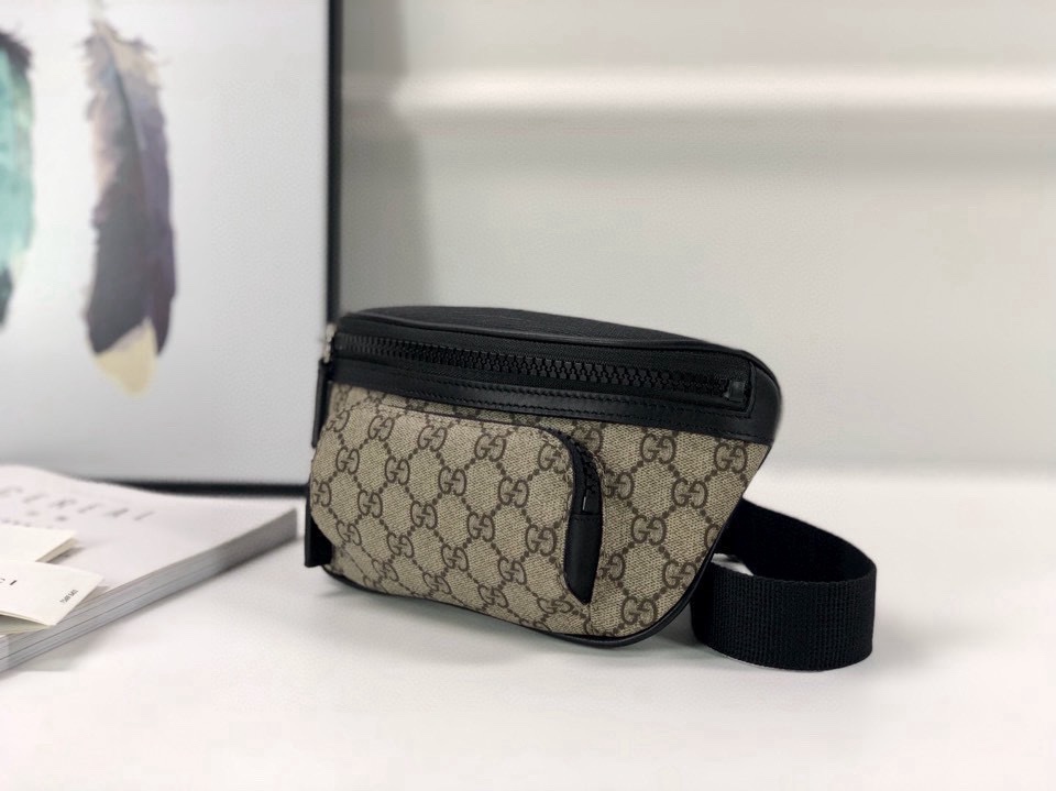 [TOP] GUCCI Embossed Belt Bag 23x11.4x7.6cm - Black