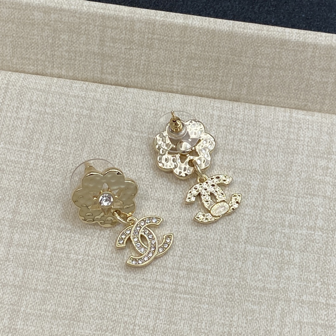 [TOP] CHANEL CC  Earrings- Gold