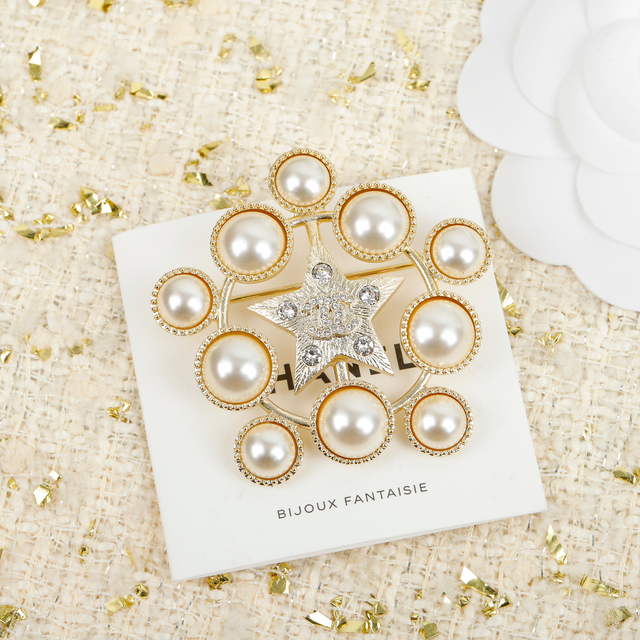 [TOP] CHANEL Pearl Brooch - Gold