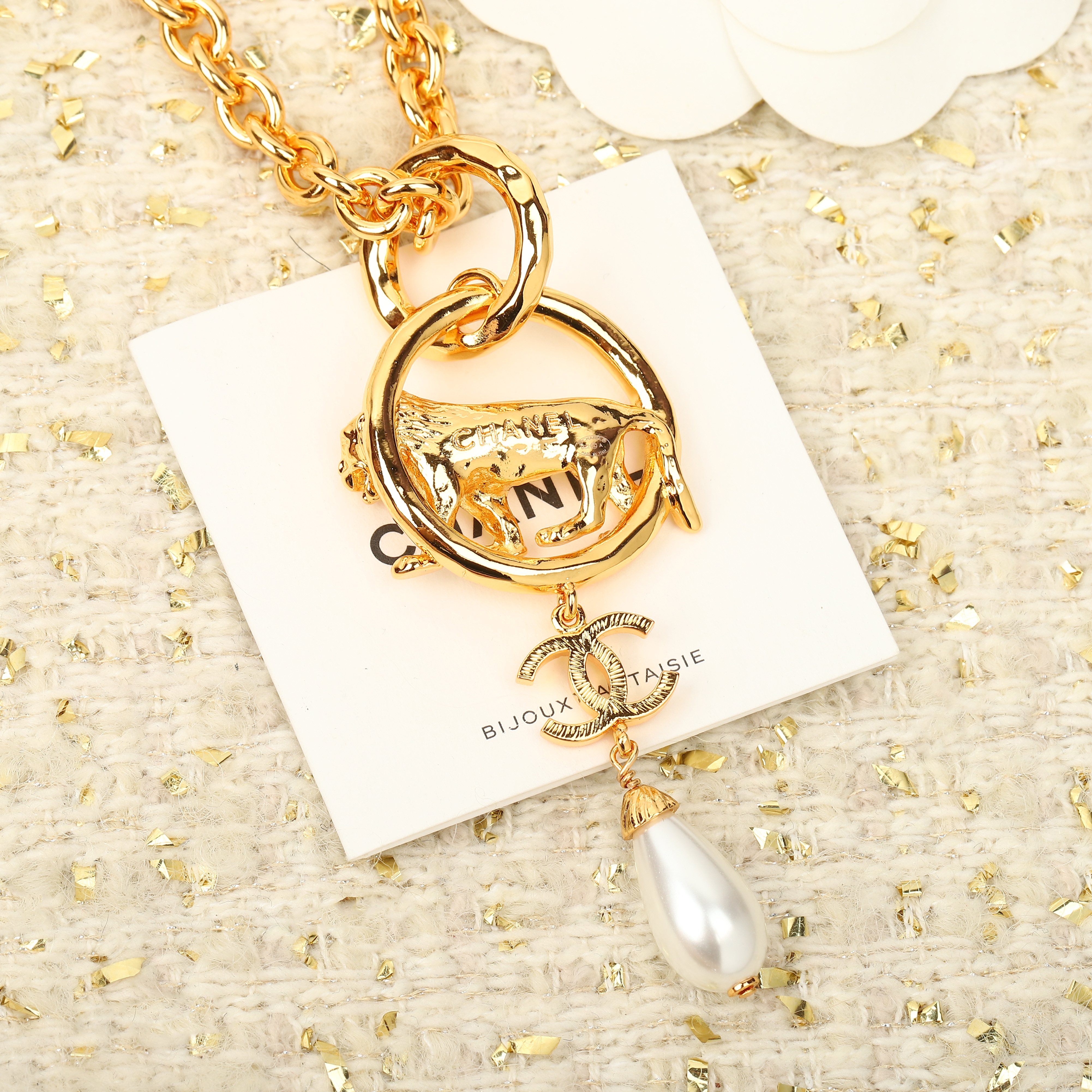 [TOP] CHANEL Lion Necklace - Gold