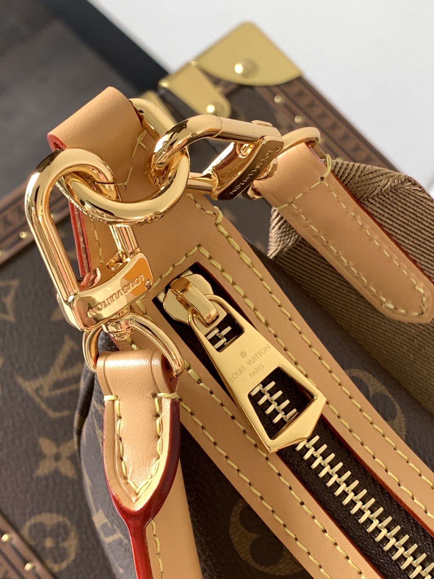 [TOP] Louis Vuitton LV Looping Bag 15x7x28cm - Brown