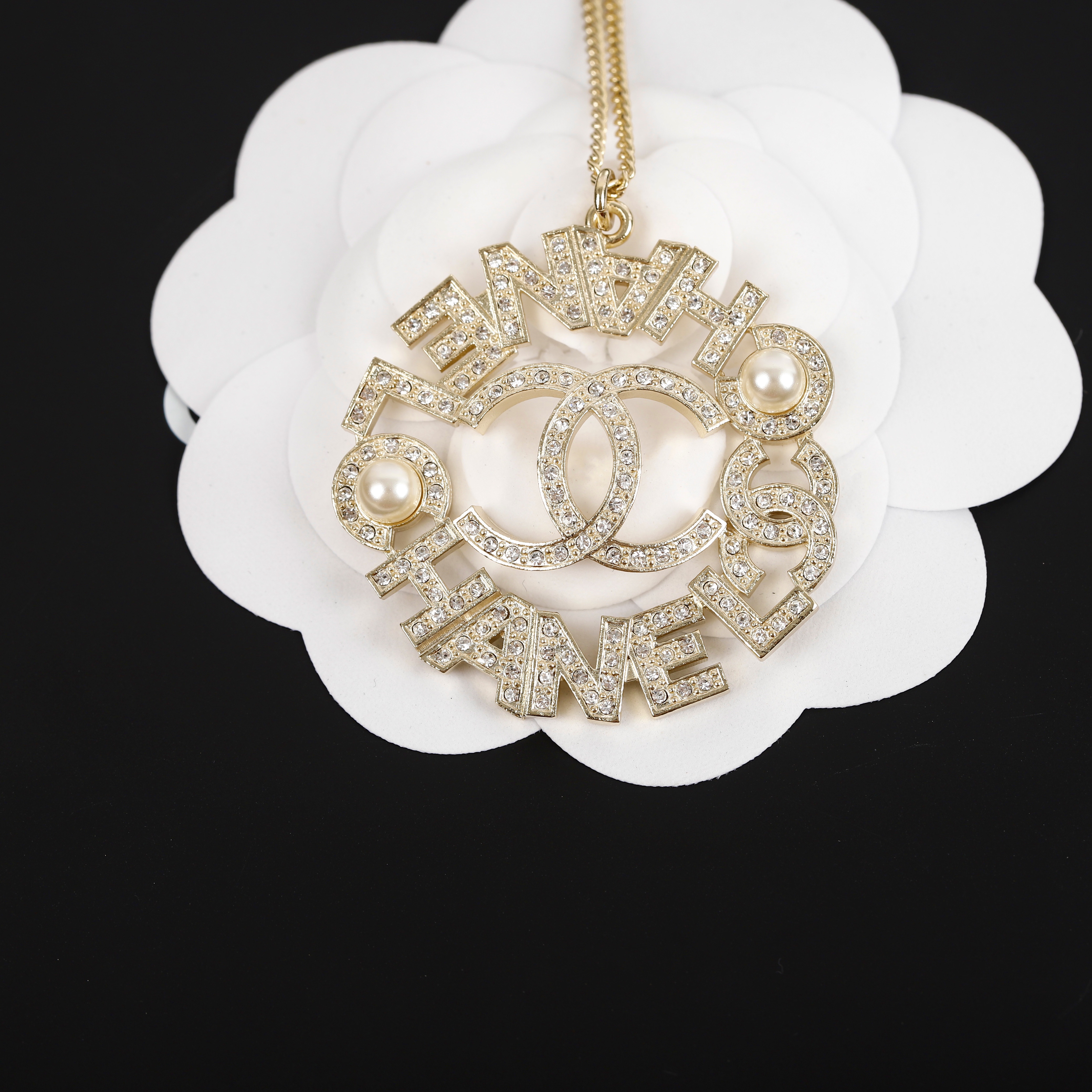 [TOP] CHANEL Pearl Necklace - Gold