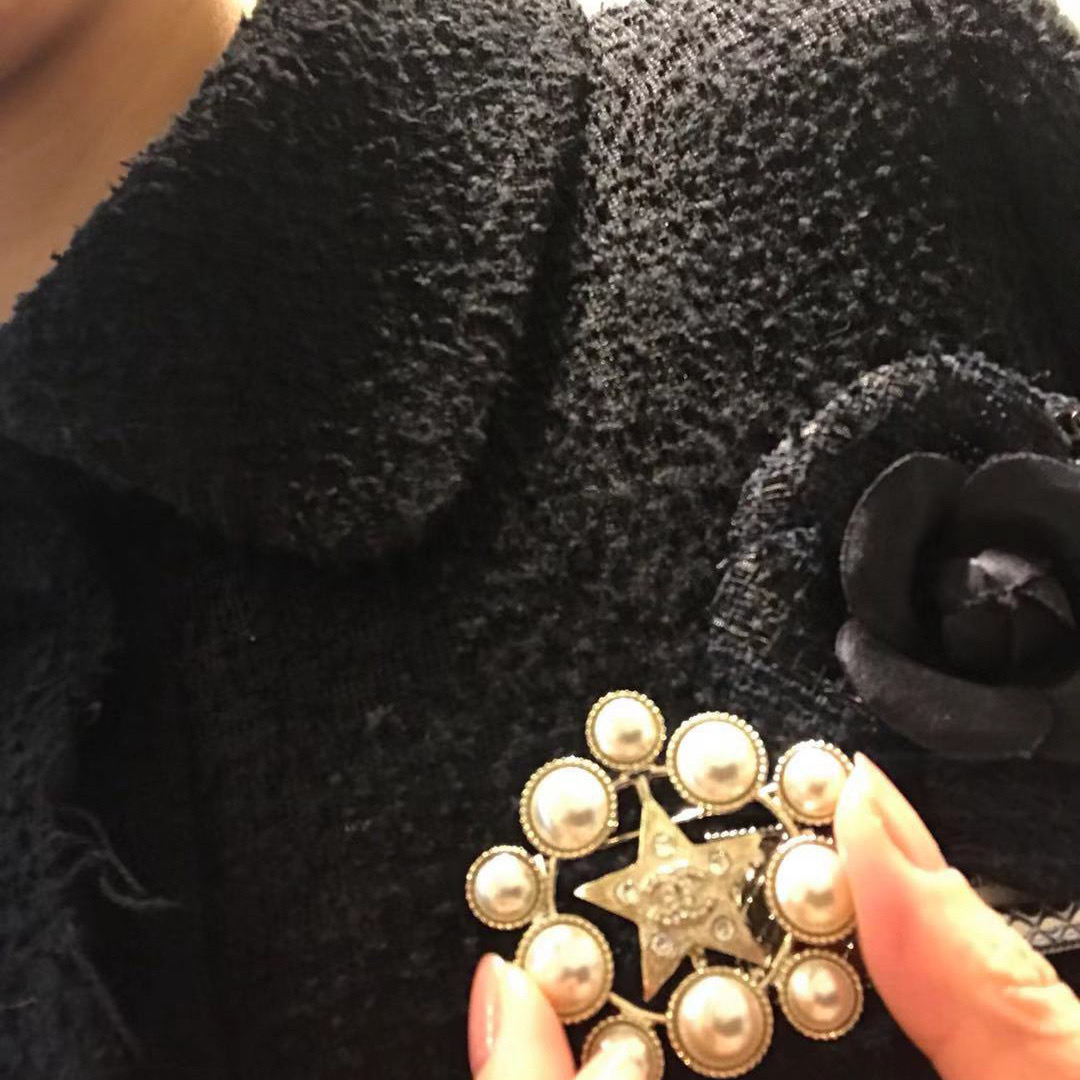 [TOP] CHANEL Pearl Brooch - Gold