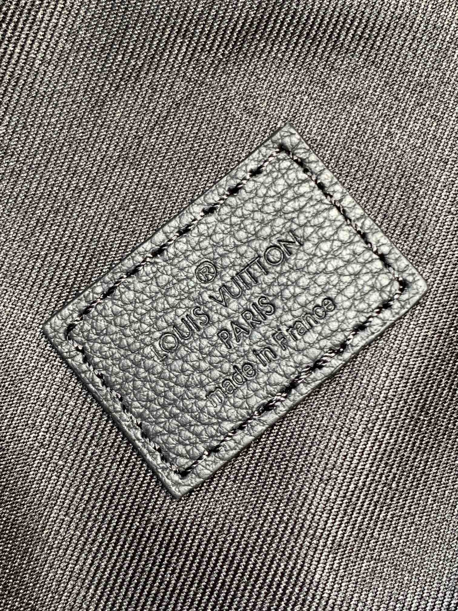 [TOP] Louis Vuitton LV Monogram Shadow Rush Bag Calfskin 30x15x8cm - Black