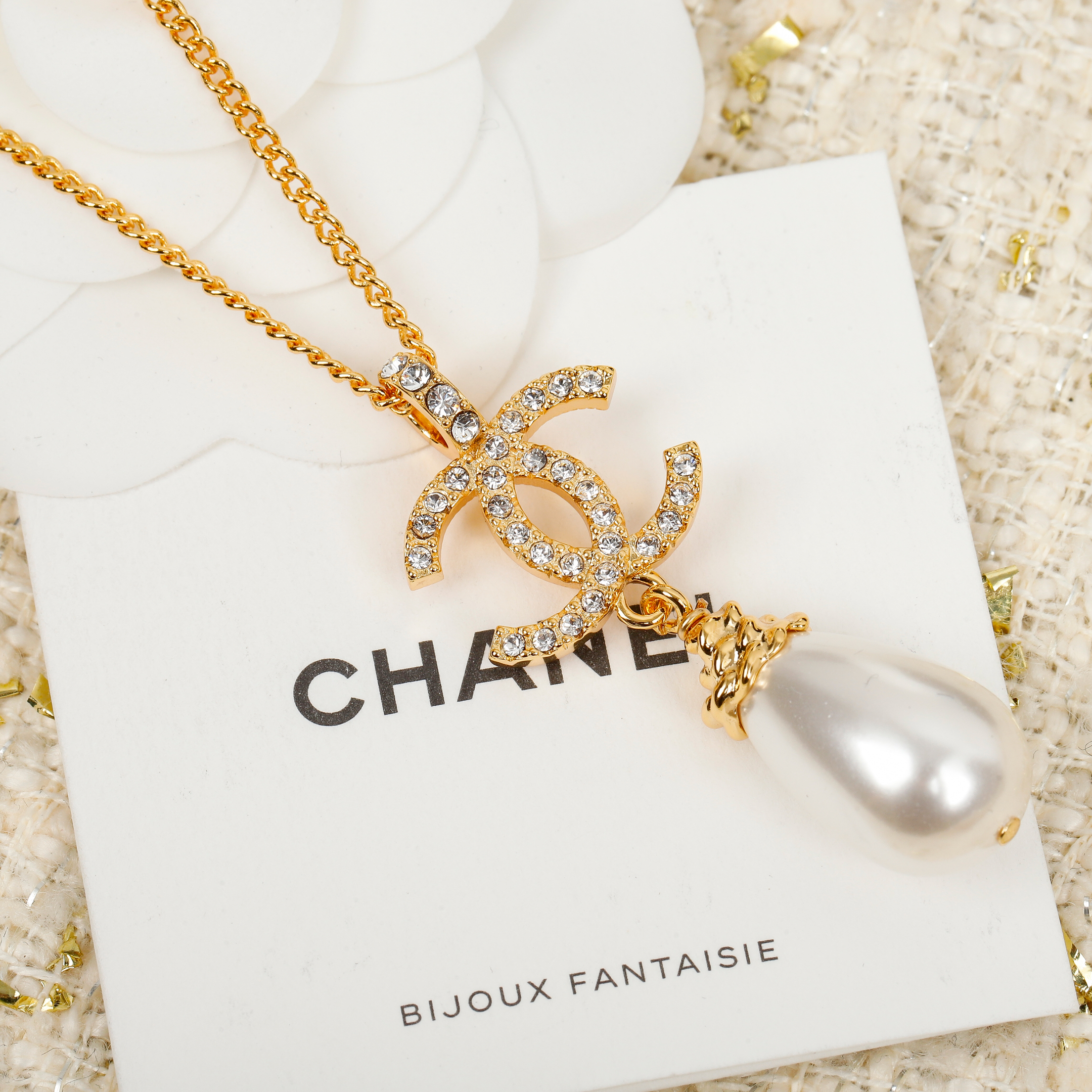 [TOP] CHANEL Pearl Necklace - Gold