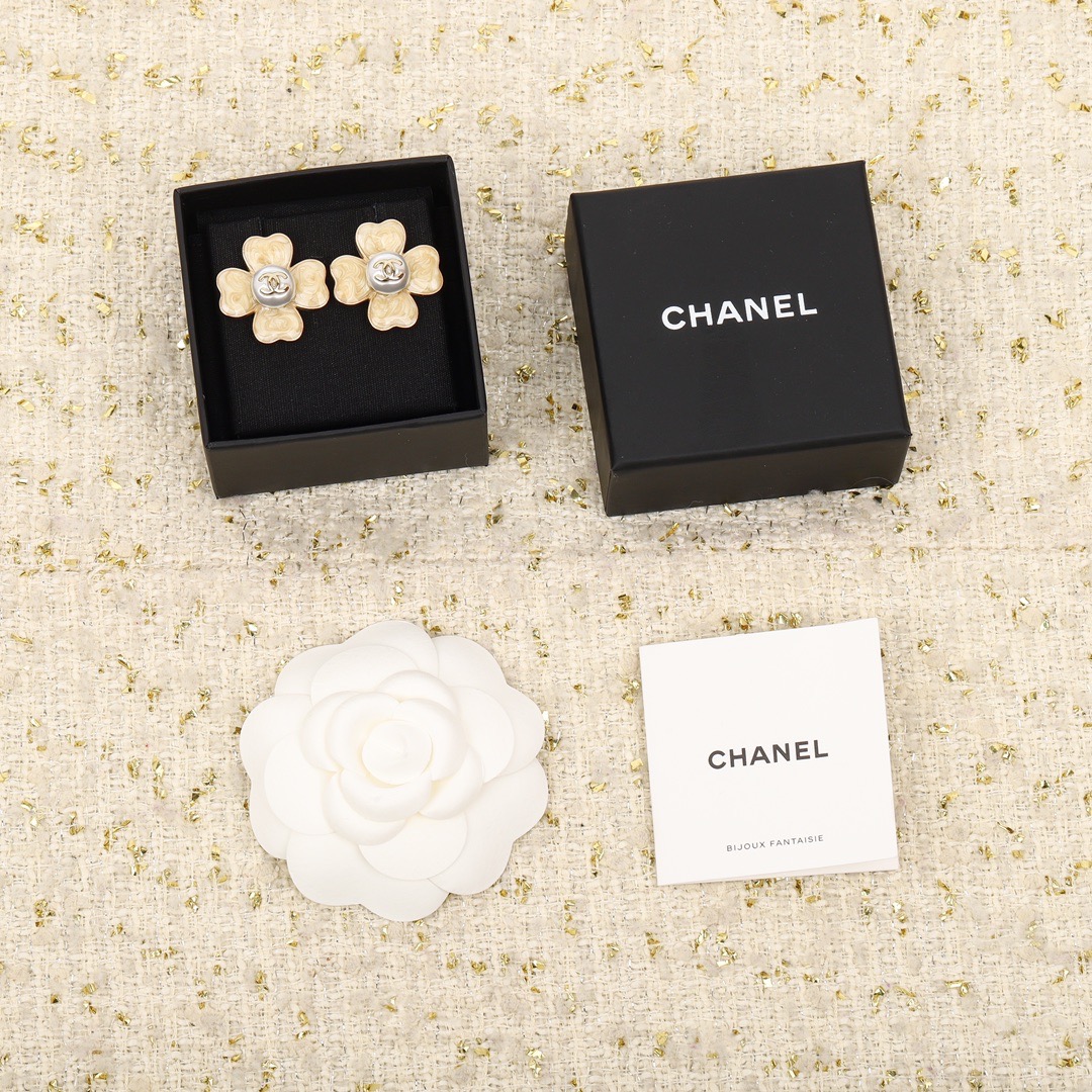[TOP] CHANEL Earrings - Gold