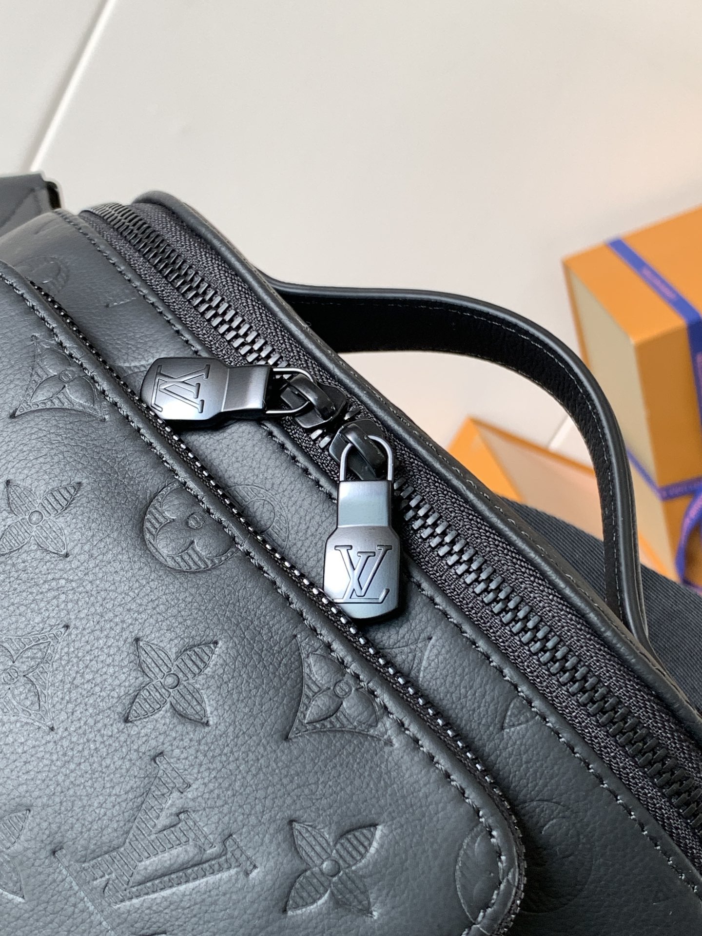 [TOP] Louis Vuitton LV Monogram Shadow Rush Bag Calfskin 30x15x8cm - Black