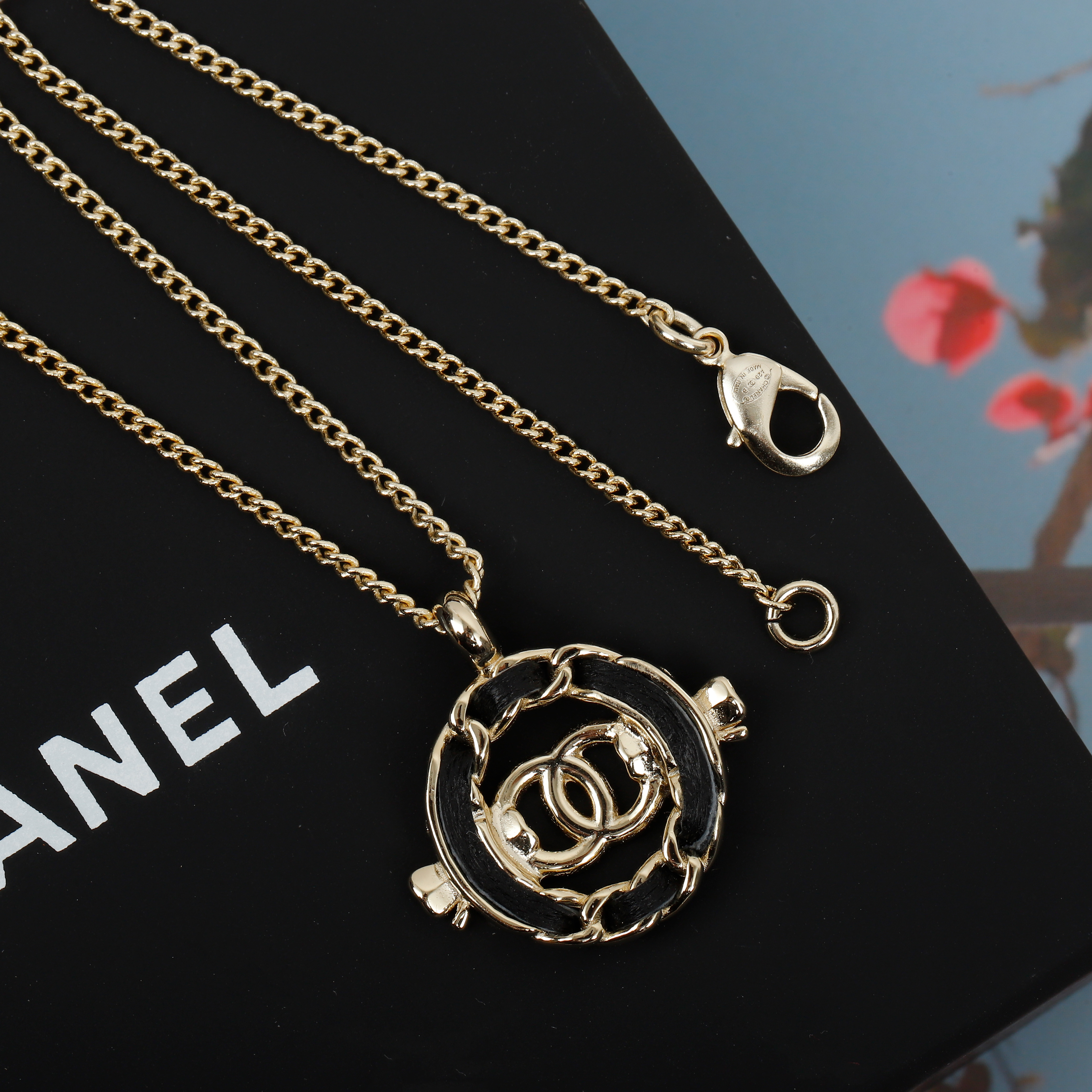 [TOP] CHANEL Diamond Necklace - Gold