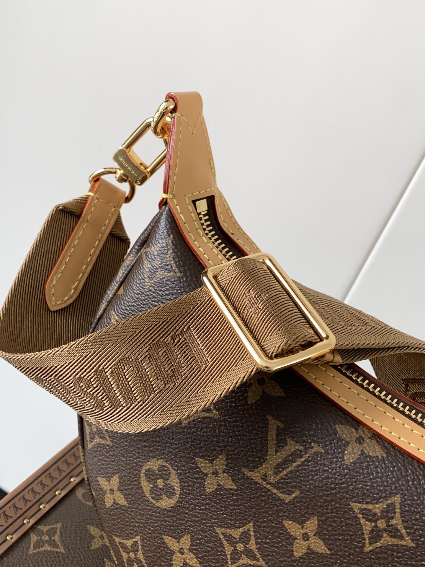 [TOP] Louis Vuitton LV Looping Bag 15x7x28cm - Brown