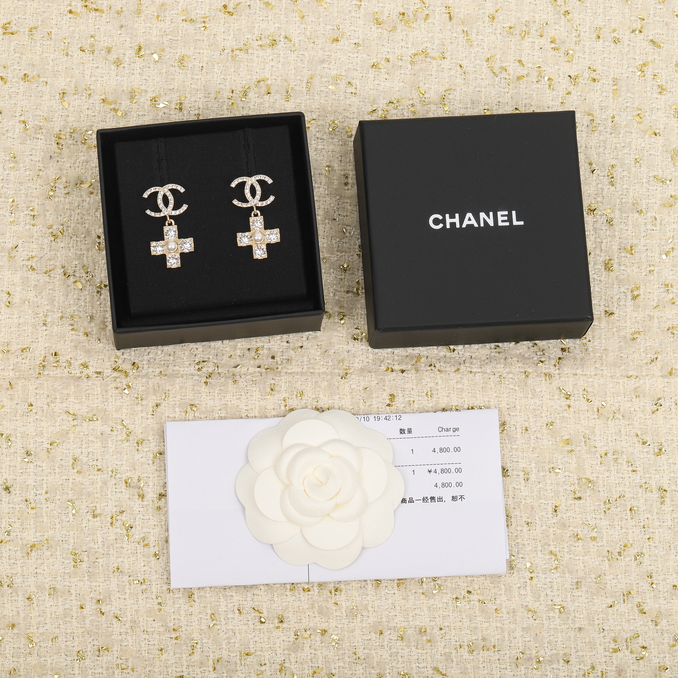 [TOP] CHANEL Earrings - Gold