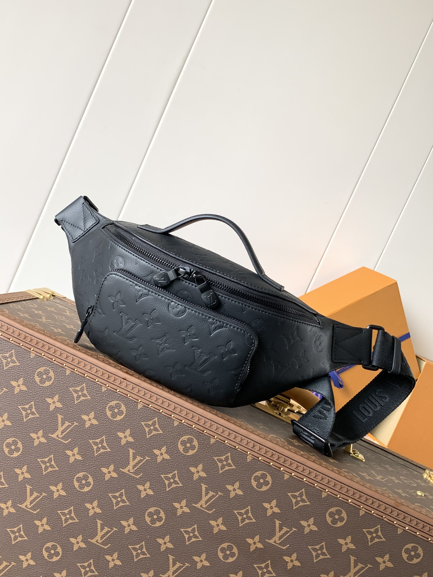[TOP] Louis Vuitton LV Monogram Shadow Rush Bag Calfskin 30x15x8cm - Black