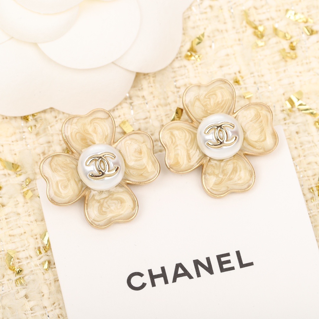 [TOP] CHANEL Earrings - Gold