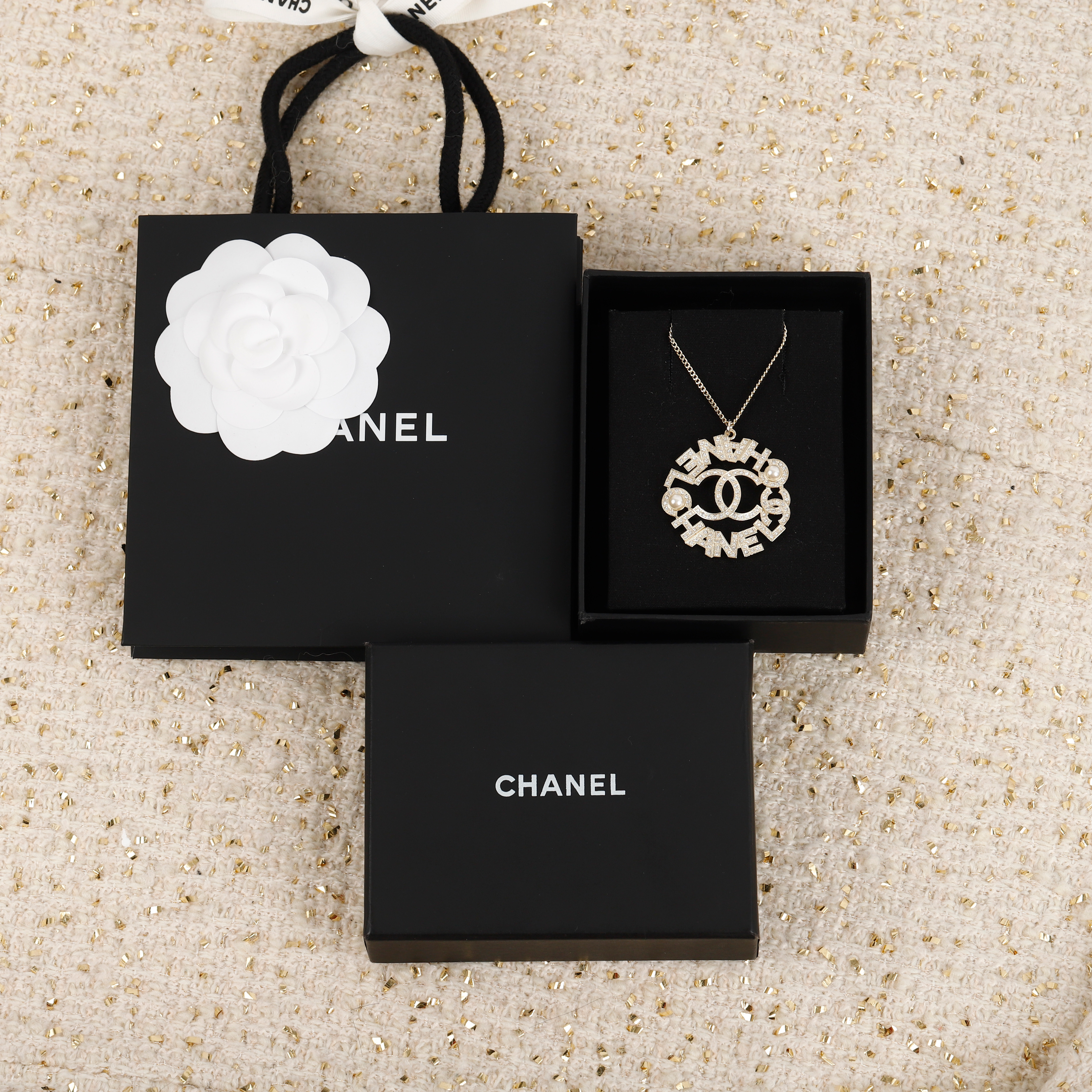 [TOP] CHANEL Pearl Necklace - Gold