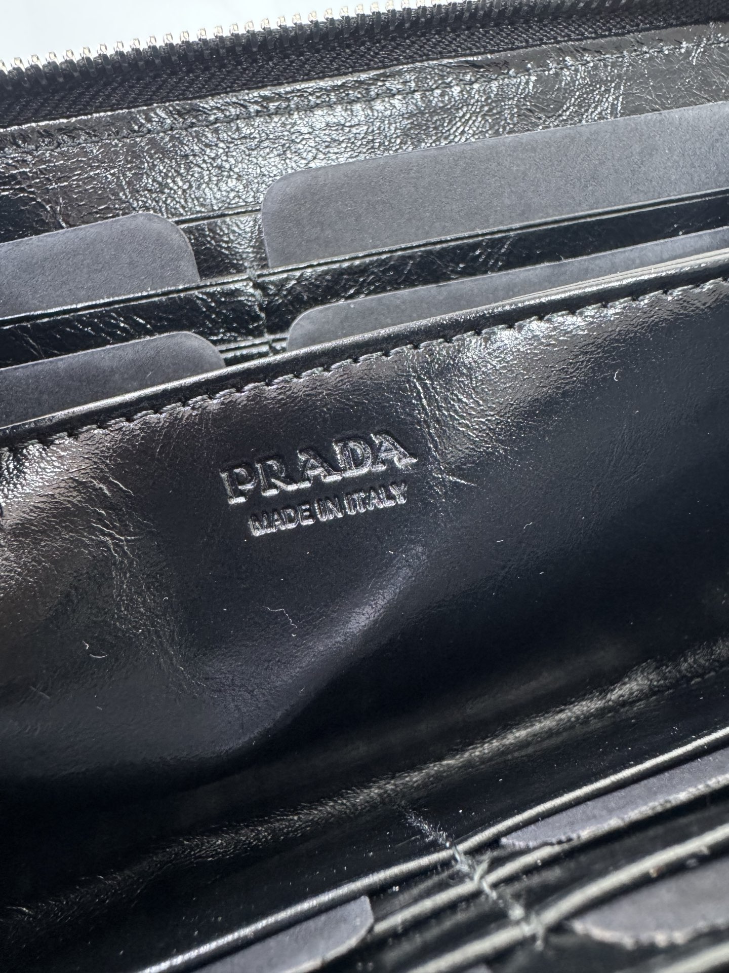 [TOP] PRADA Oil Waxed Cowhide Wallet 20cm×10.3cm - Black
