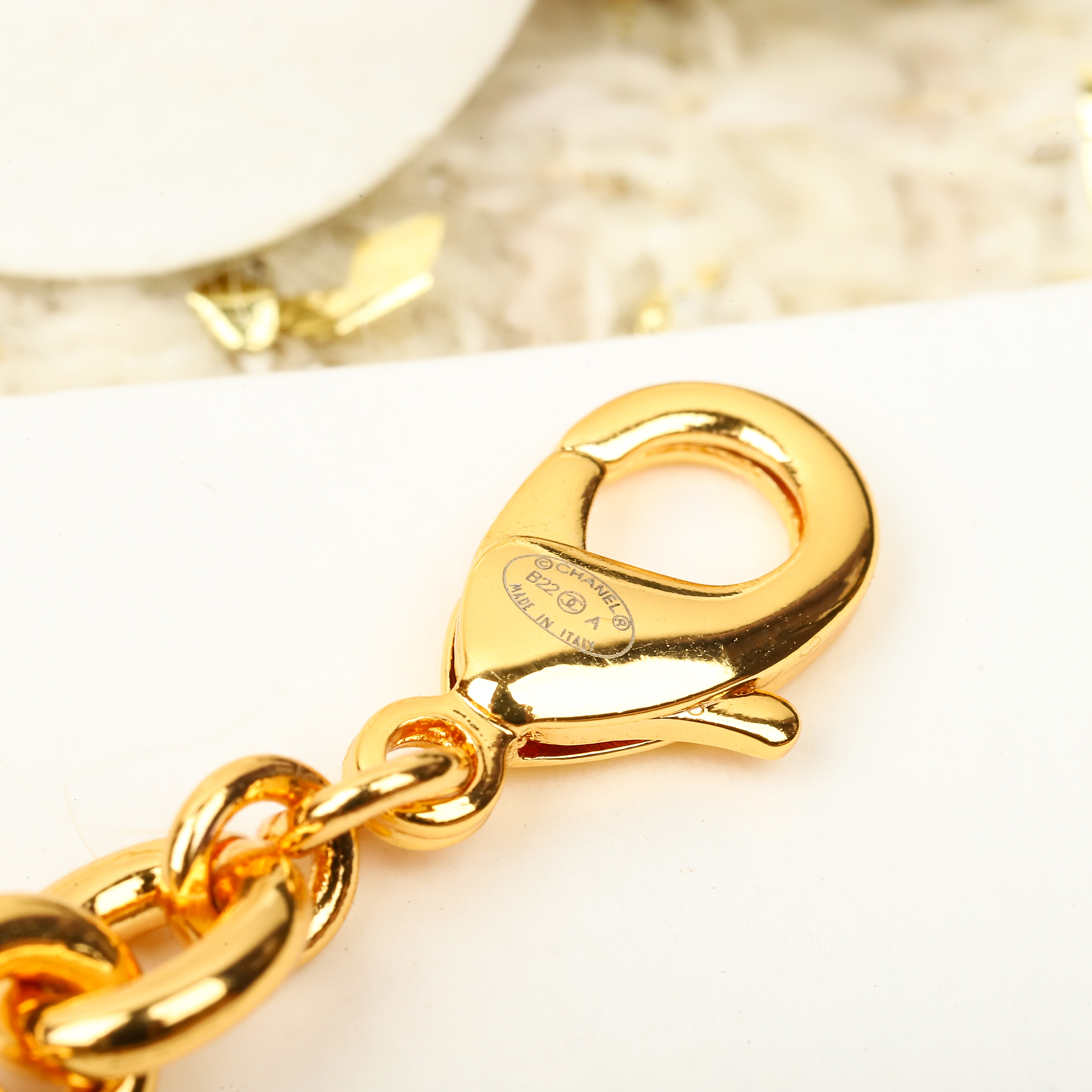 [TOP] CHANEL Lion Necklace - Gold