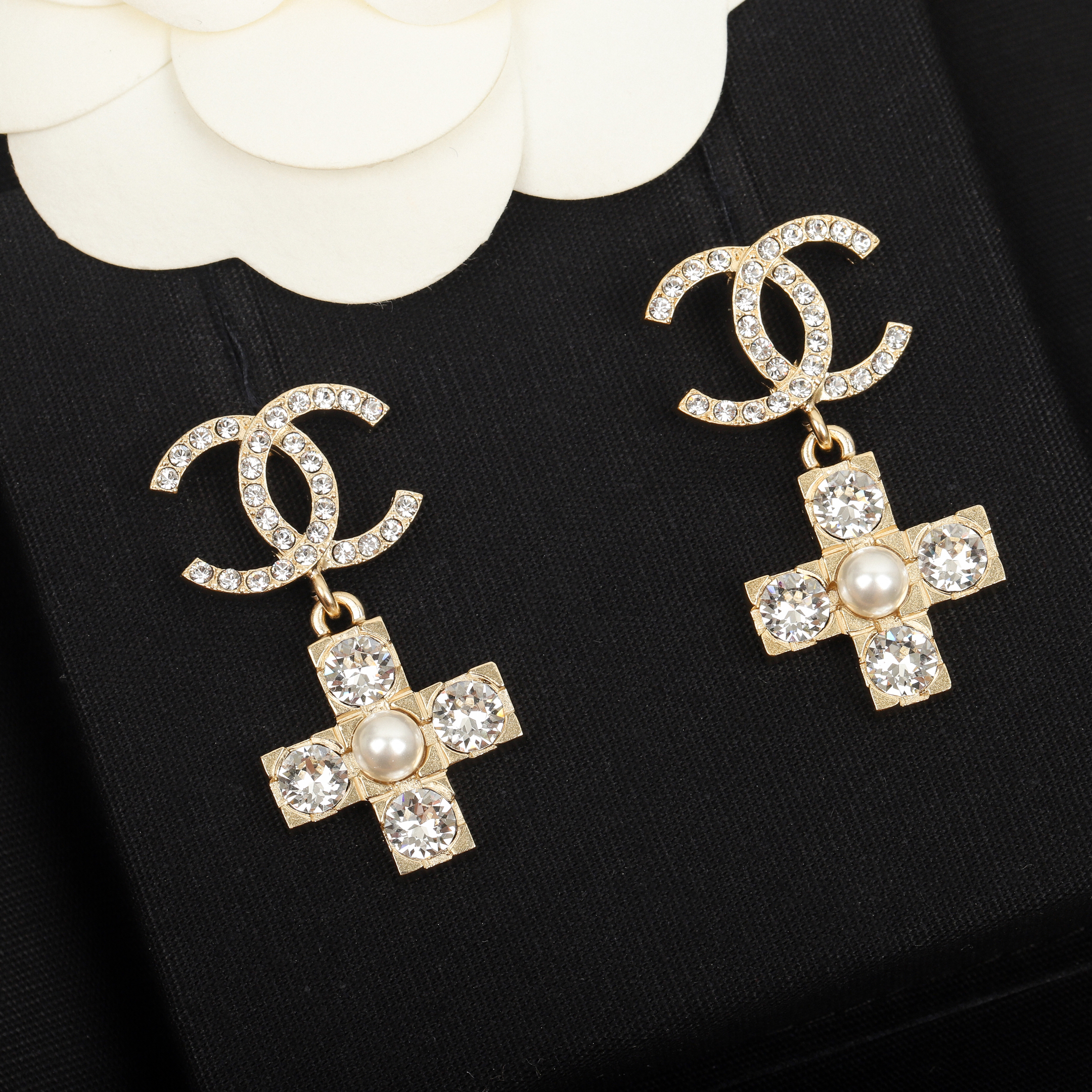 [TOP] CHANEL Earrings - Gold