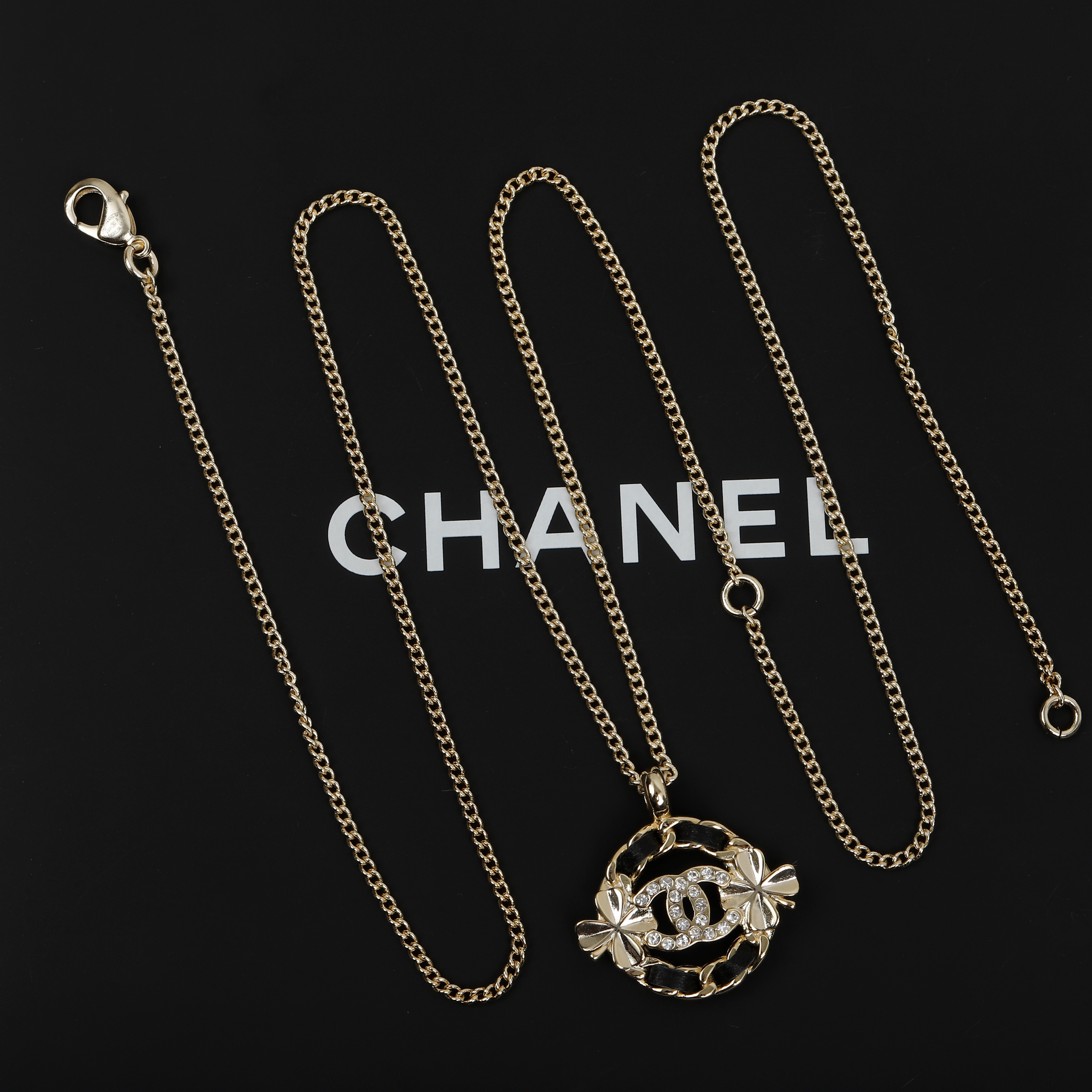 [TOP] CHANEL Diamond Necklace - Gold