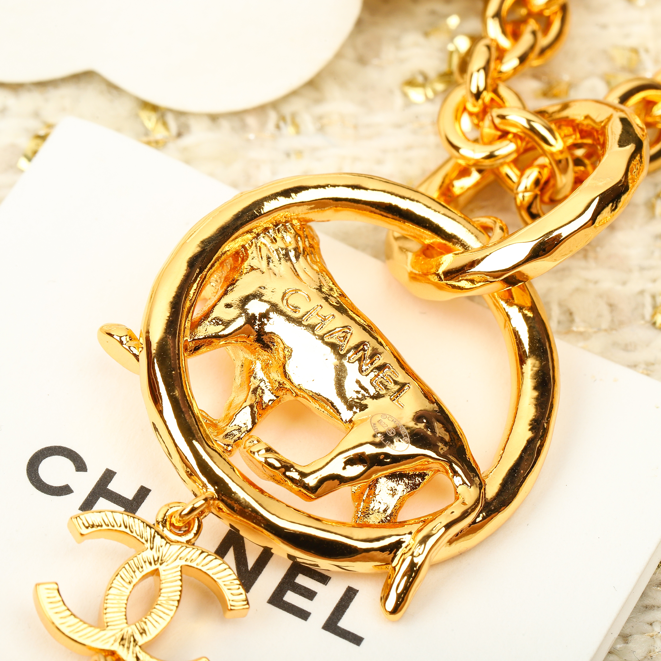 [TOP] CHANEL Lion Necklace - Gold