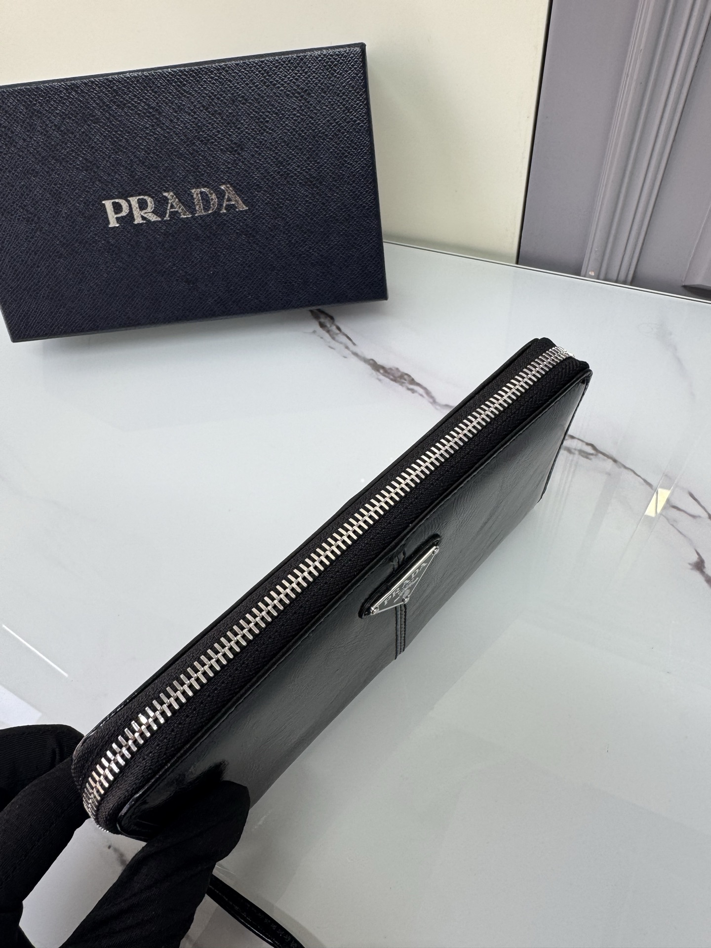 [TOP] PRADA Oil Waxed Cowhide Wallet 20cm×10.3cm - Black