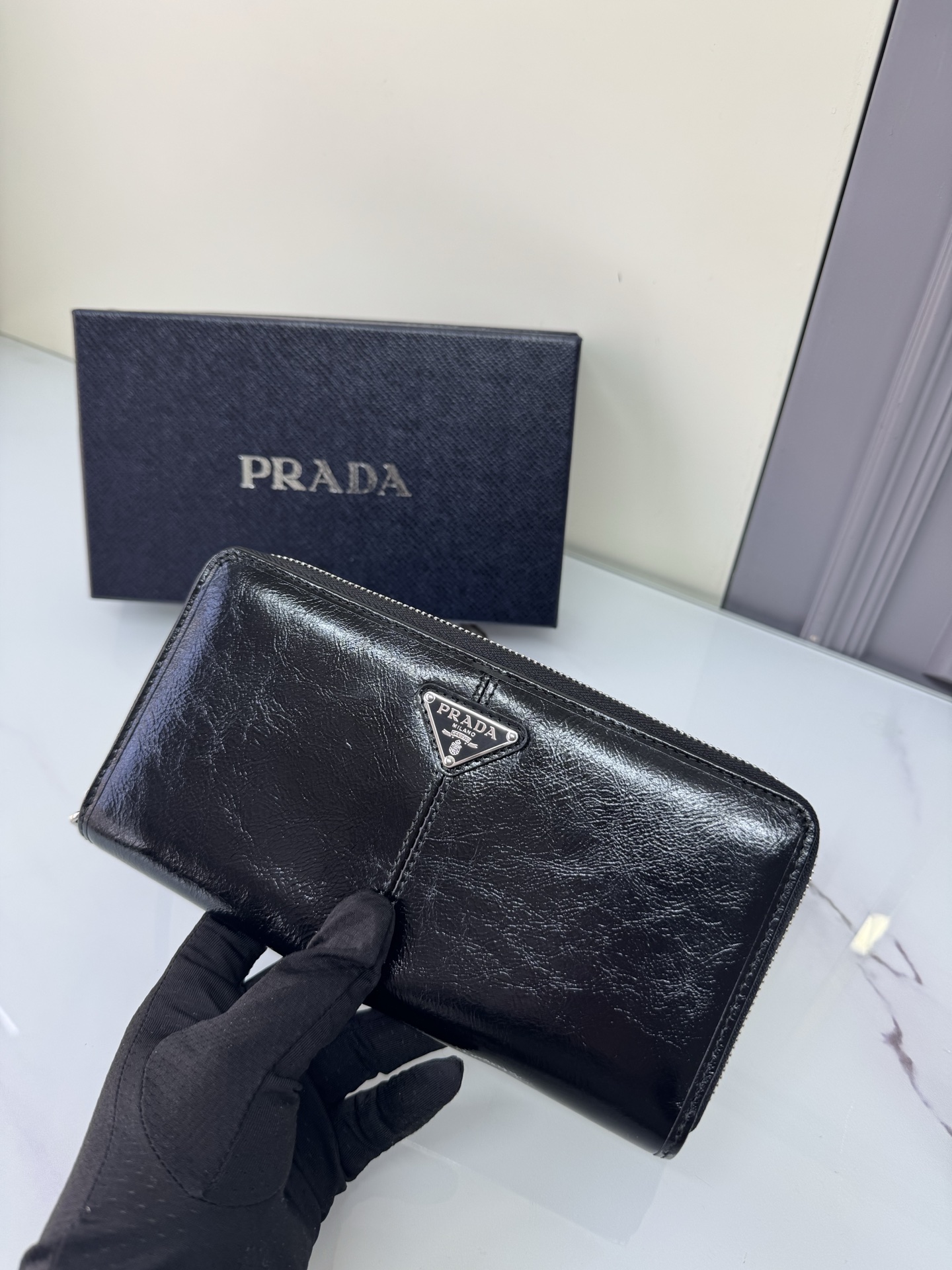[TOP] PRADA Oil Waxed Cowhide Wallet 20cm×10.3cm - Black