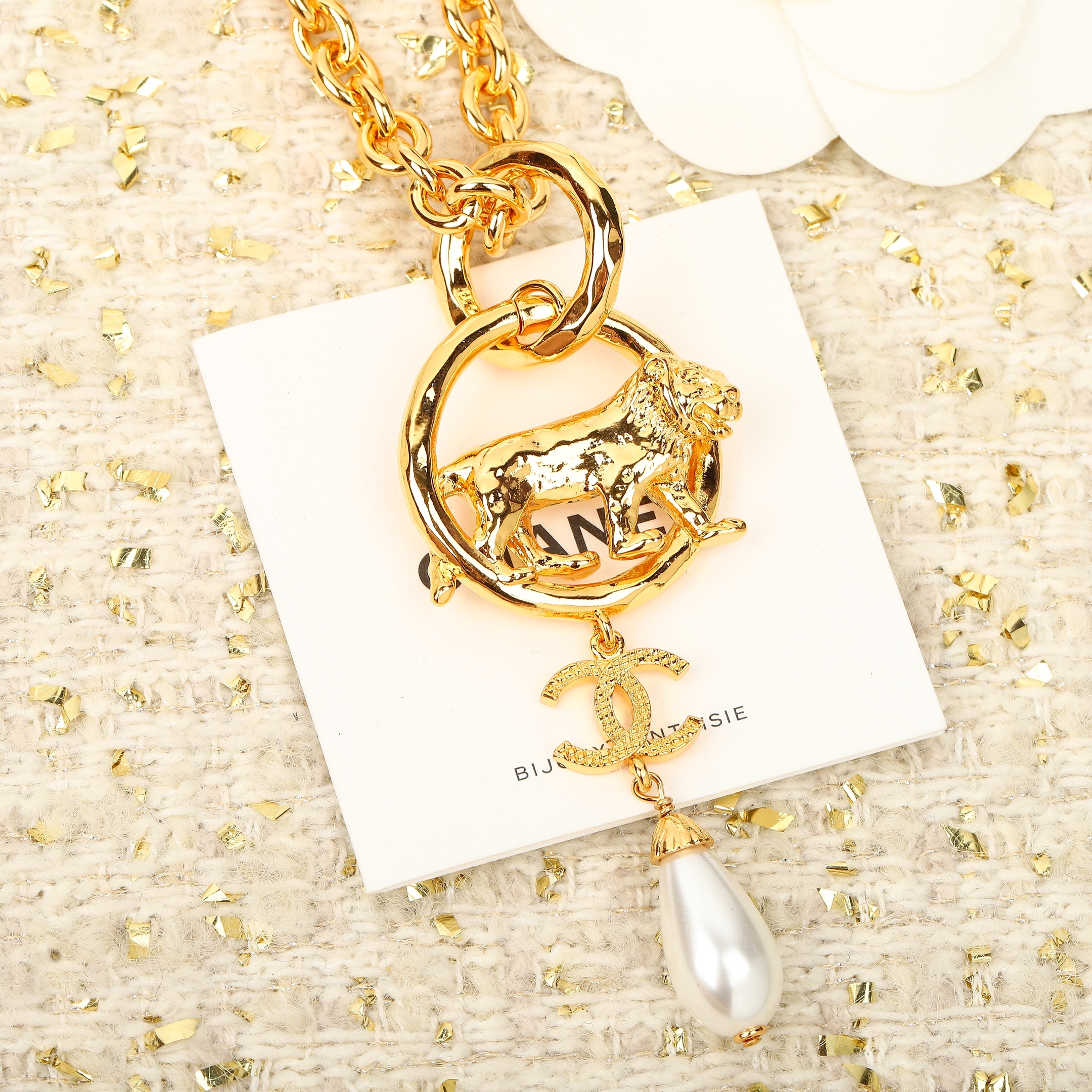 [TOP] CHANEL Lion Necklace - Gold