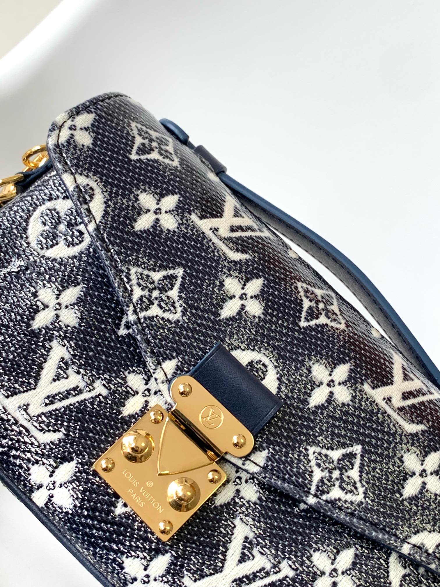 [TOP] Louis Vuitton LV Pochette Métis East West Bag Monoglam Canvas 21.5 x 6 x 13.5cm - Dark Blue
