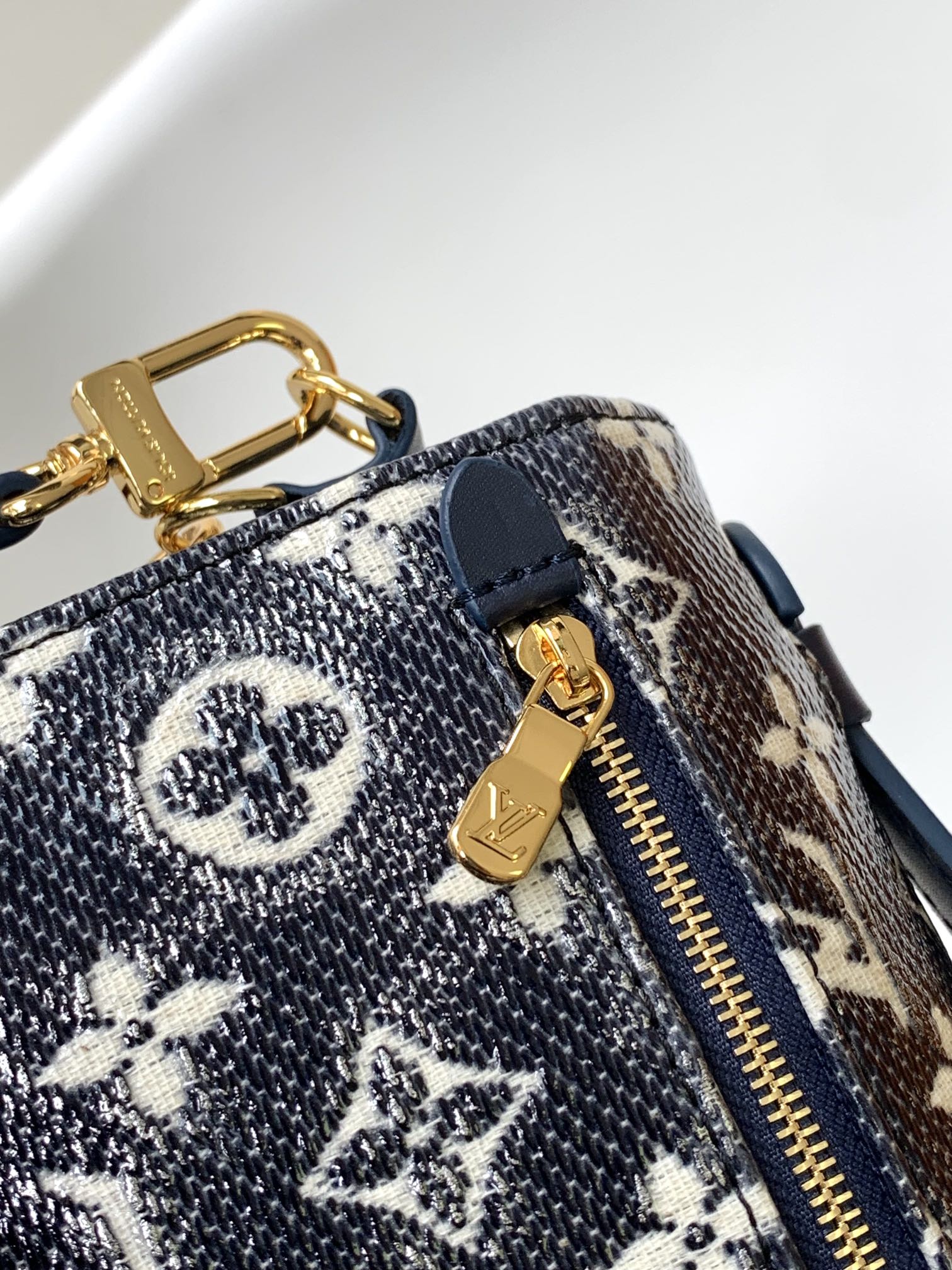 [TOP] Louis Vuitton LV Pochette Métis East West Bag Monoglam Canvas 21.5 x 6 x 13.5cm - Dark Blue