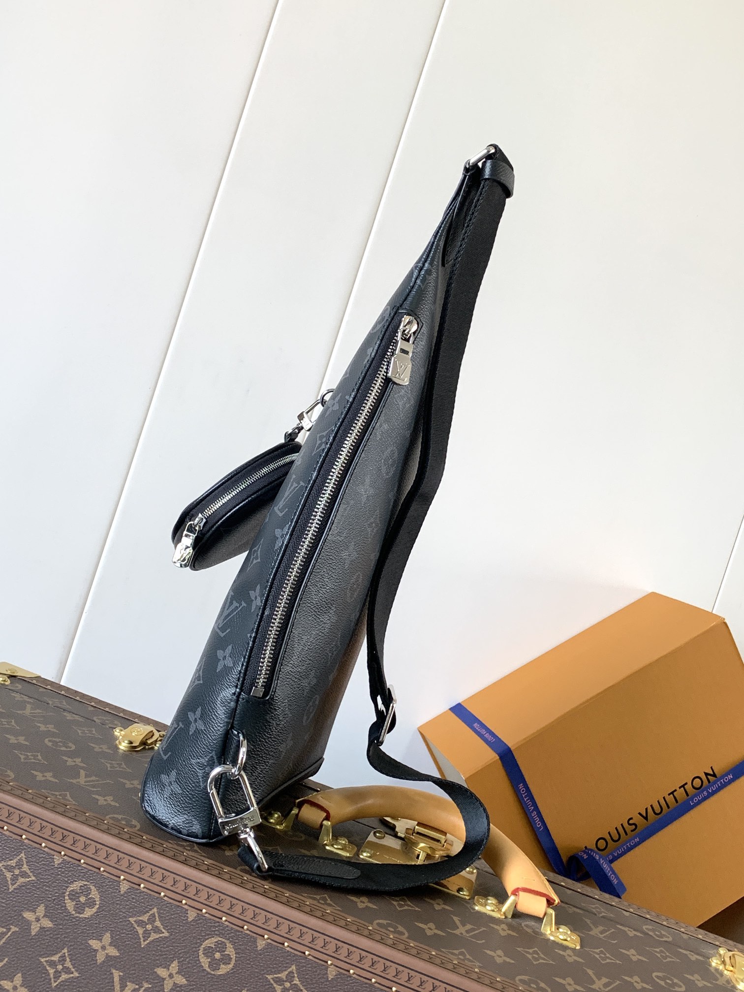 [TOP] Louis Vuitton LV Men's Duo Shoulder Bag Monogram Canvas and Taïga Calfskin Leather 20 x 42 x 6cm - Black