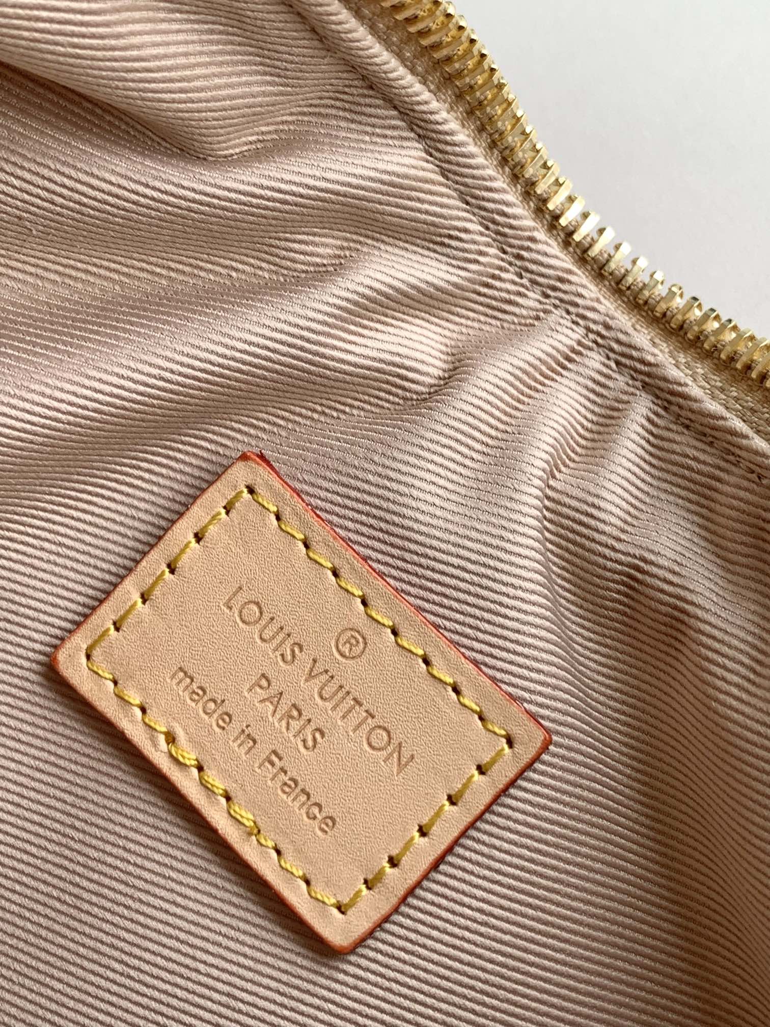 [TOP] Louis Vuitton LV Loop Bag Monogram Jacquard Canvas 23 x 13 x 6cm- Gold