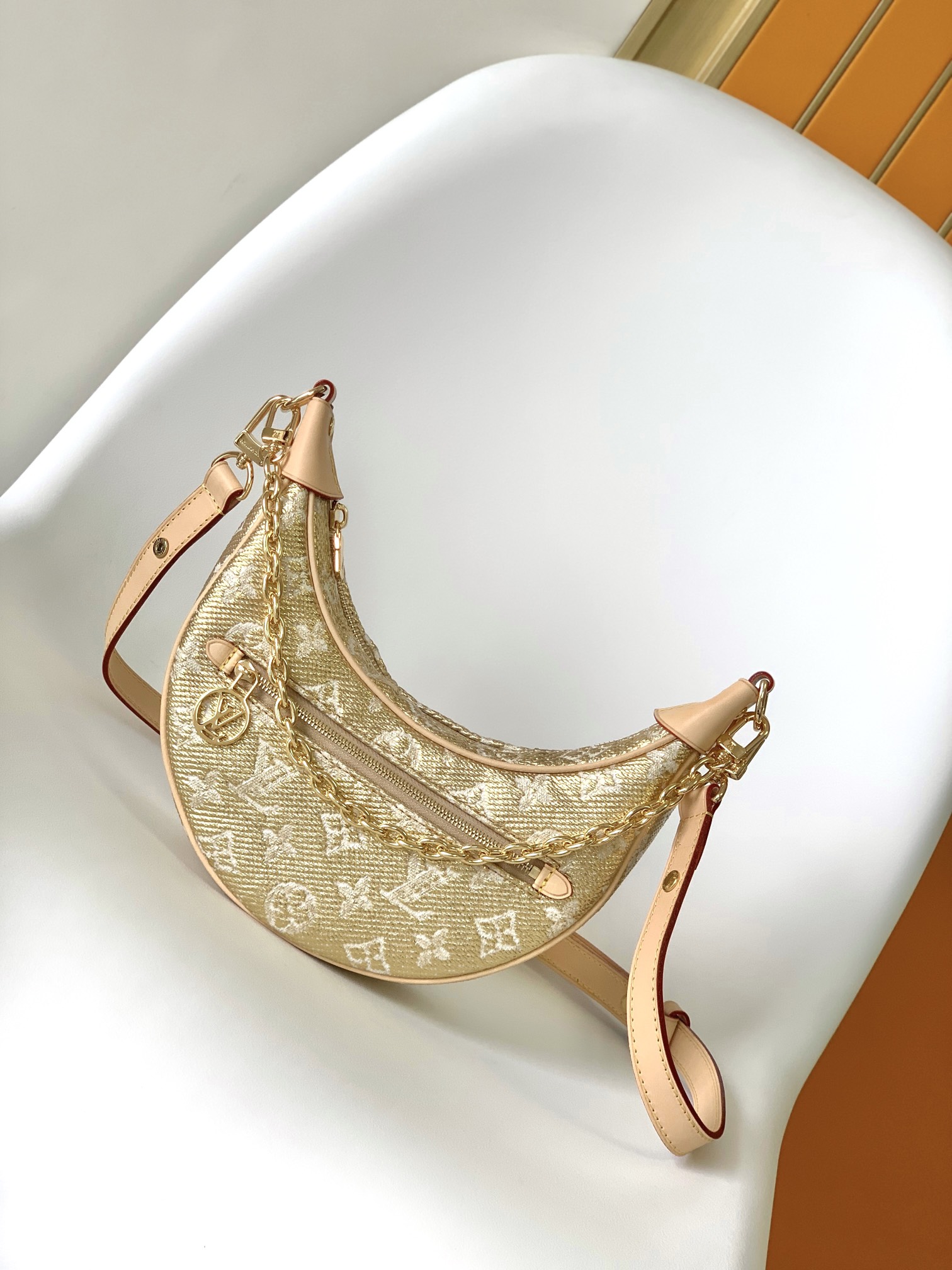 [TOP] Louis Vuitton LV Loop Bag Monogram Jacquard Canvas 23 x 13 x 6cm- Gold