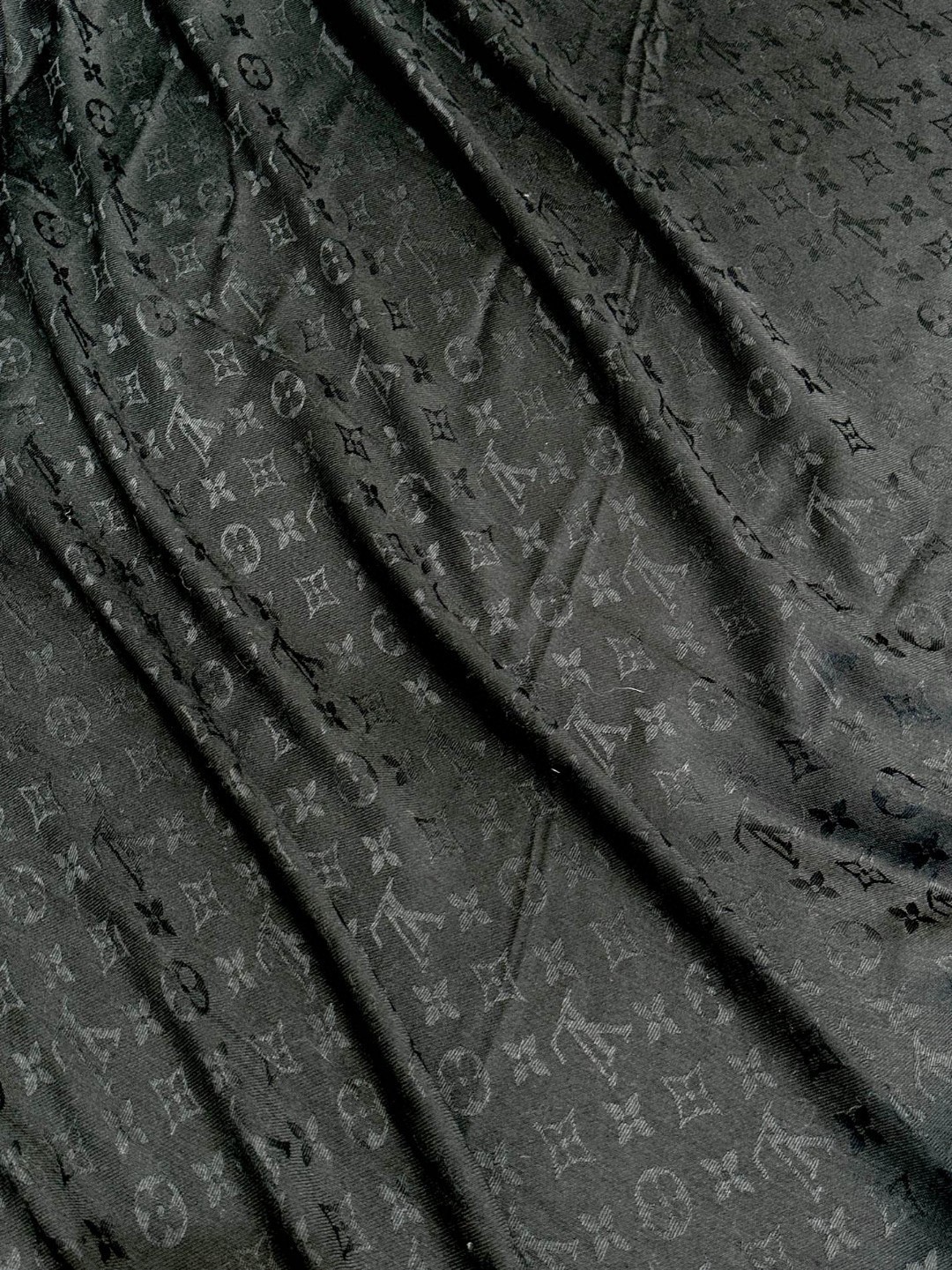 [TOP] Louis Vuitton LV Scarf with Gold Curling 140x140cm - Black