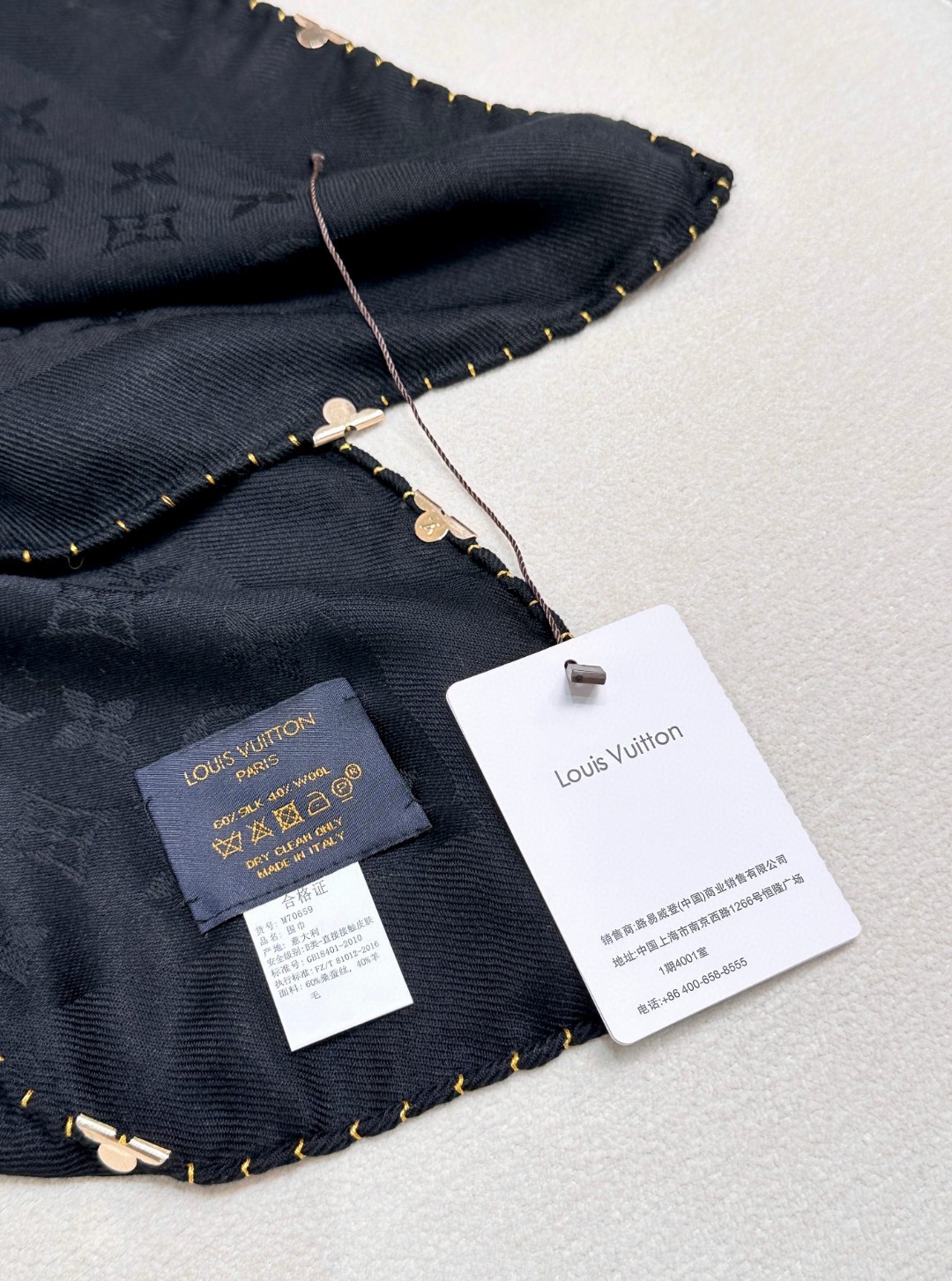 [TOP] Louis Vuitton LV Scarf with Gold Curling 140x140cm - Black