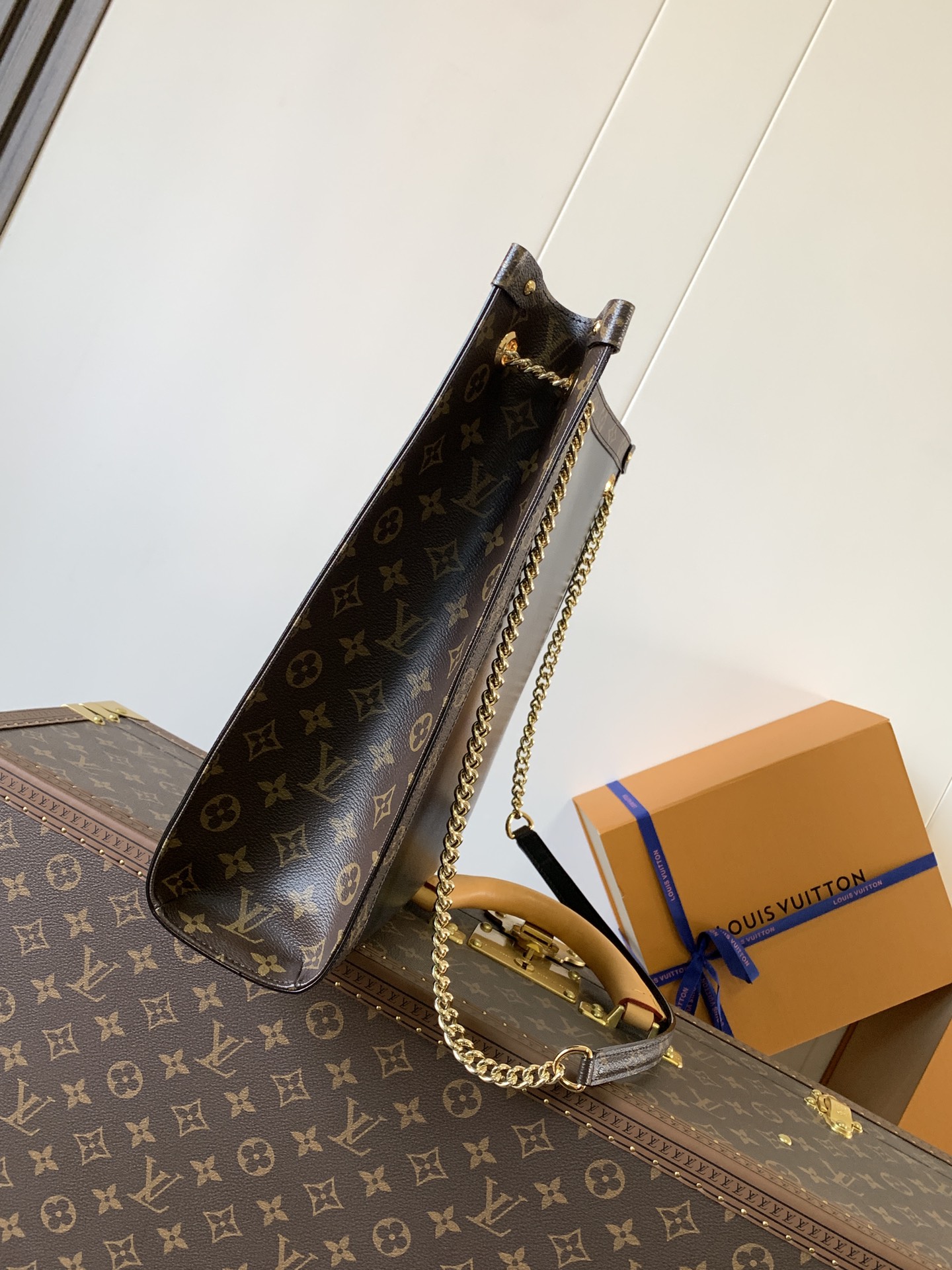 [TOP] Louis Vuitton LV Cruise Nova Bag Calfskin 36x10x37cm - Black