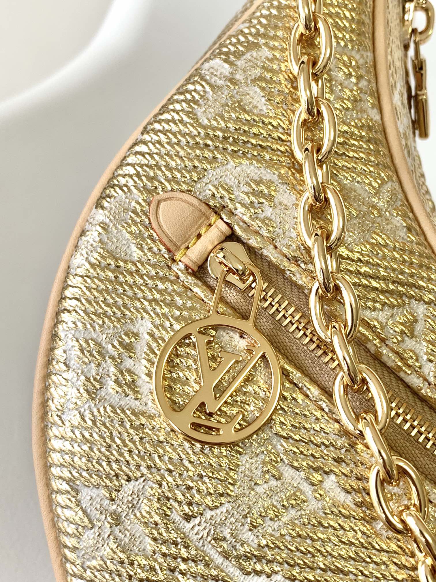 [TOP] Louis Vuitton LV Loop Bag Monogram Jacquard Canvas 23 x 13 x 6cm- Gold