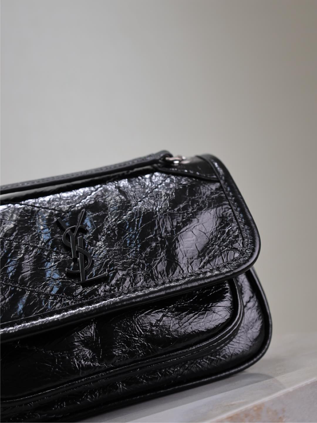 [TOP] Yves Saint Laurent YSL Niki Bag Waxy Leather 18x12.5x5cm - Black