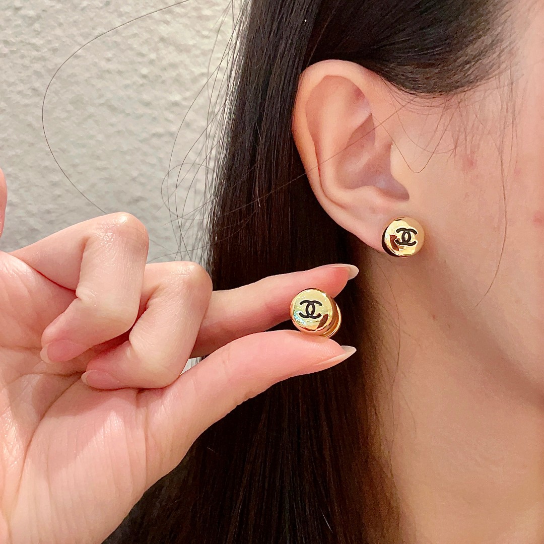 [TOP] CHANEL Earrings - 2 Colors