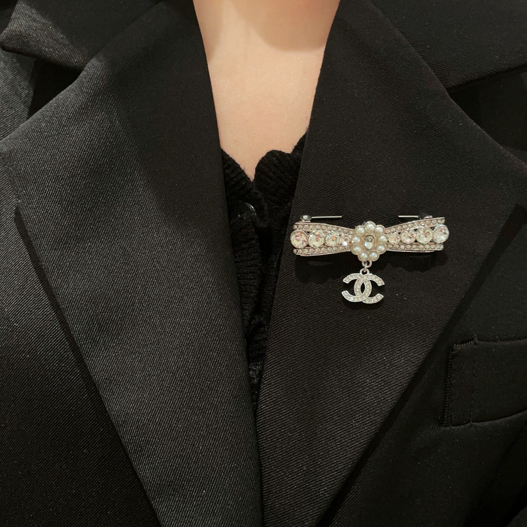 [TOP] CHANEL  Brooch - Sliver