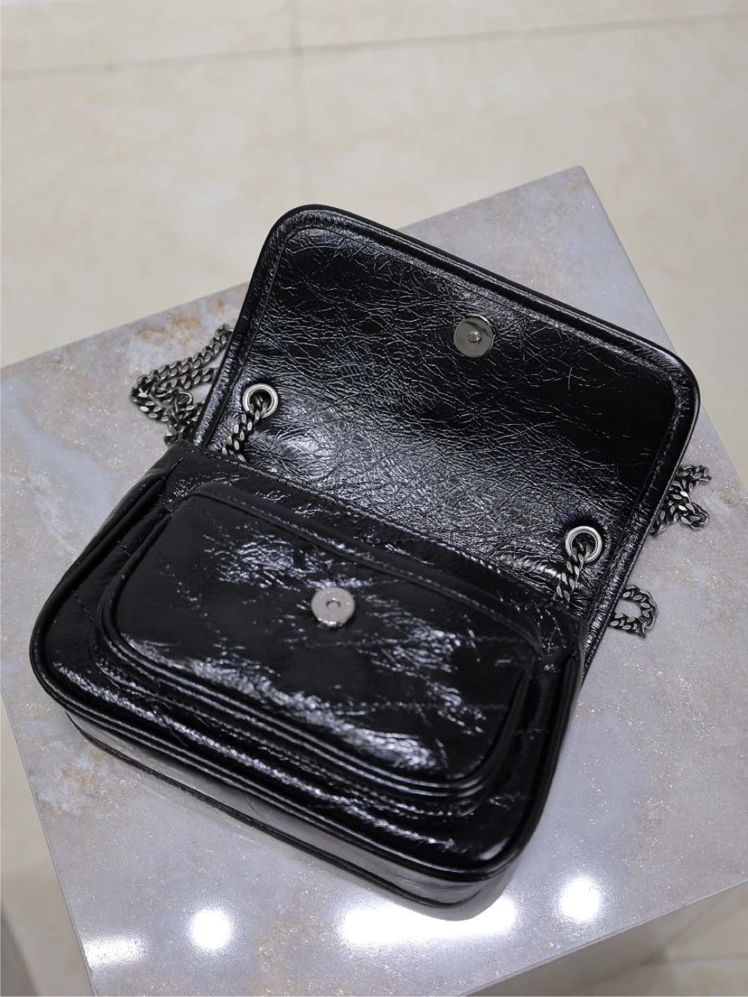 [TOP] Yves Saint Laurent YSL Niki Bag Waxy Leather 18x12.5x5cm - Black