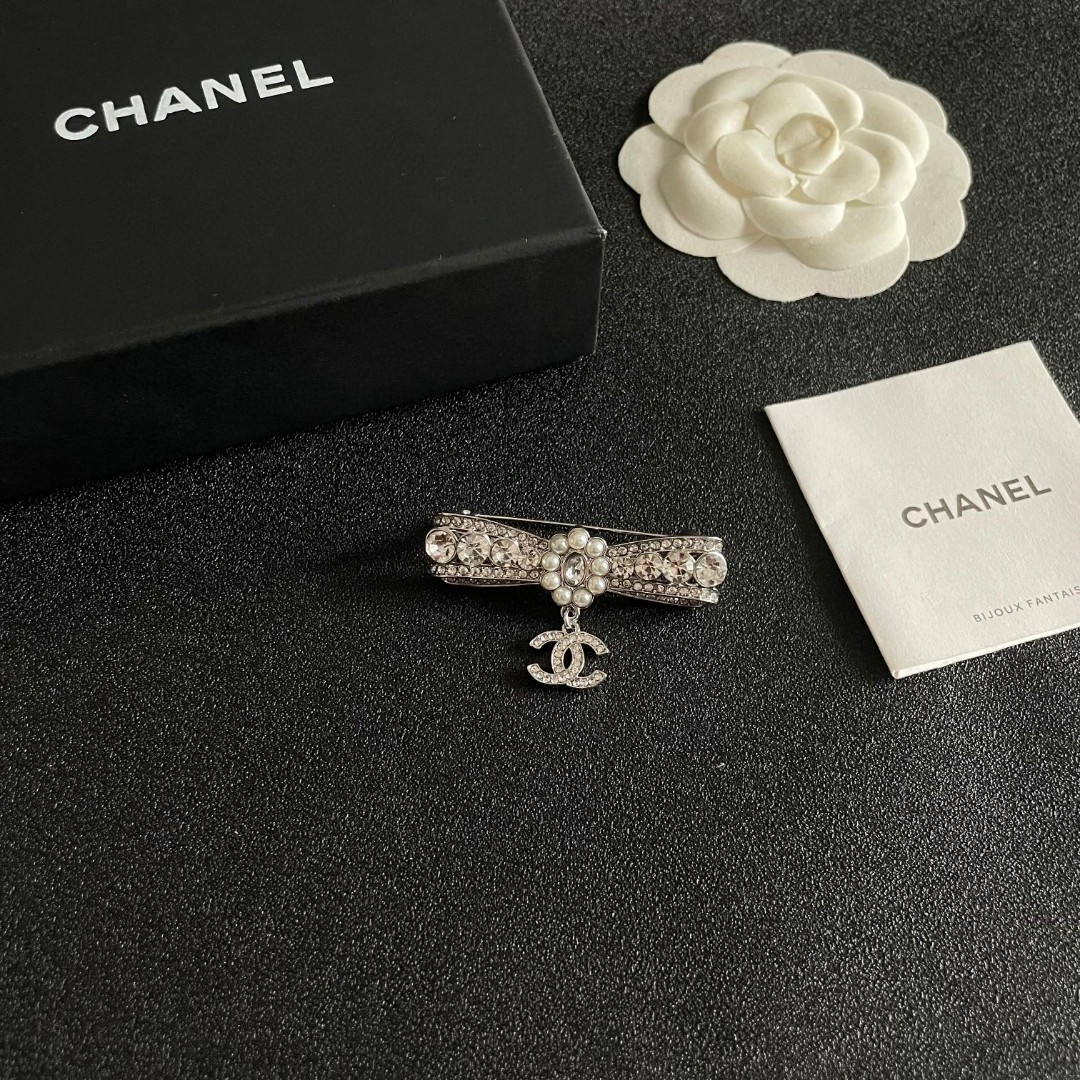 [TOP] CHANEL  Brooch - Sliver