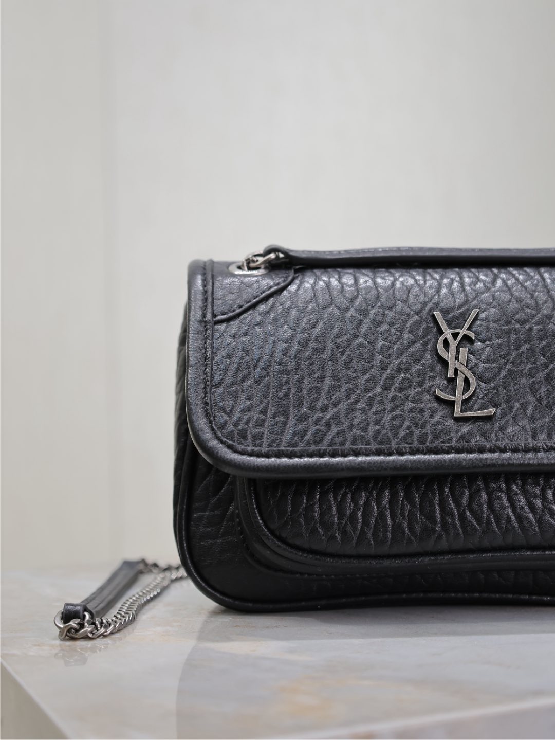[TOP] Yves Saint Laurent YSL Elephant Texture Niki Bag Lambskin 18x12.5x5cm - Black&SHW/GHW